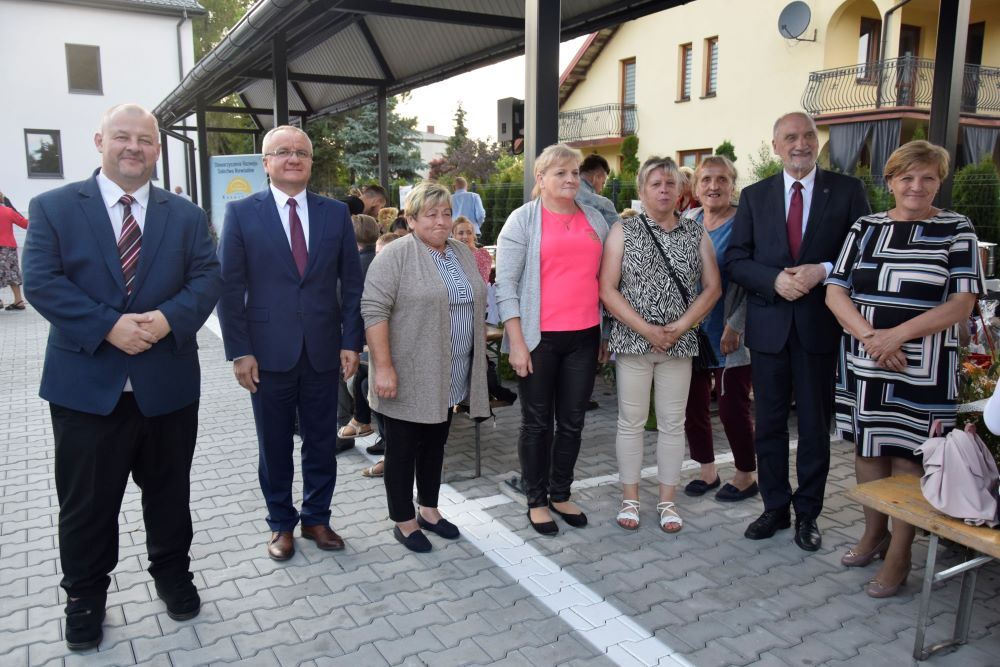 Goście zaproszeni na&nbsp;uroczystość otwarcia ryneczku w&nbsp;Budziszewicach