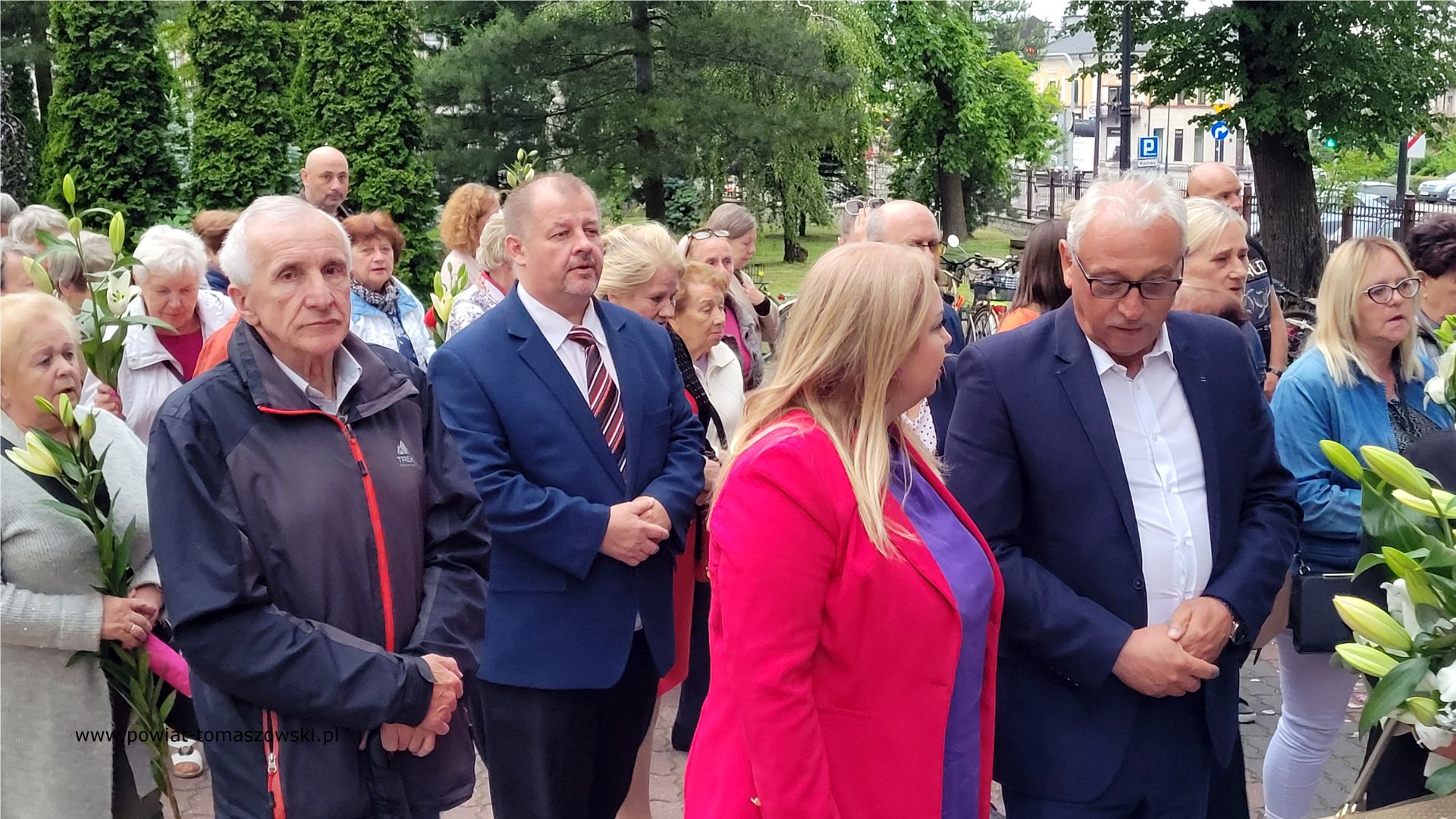 Na zdjęciu: uczestnicy uroczystości zorganizowanych z&nbsp;okazji Dni Antoniańskich, kt&oacute;re odbyły się w&nbsp;Tomaszowie Mazowieckim we wtorek, 13 czerwca 2023 roku, 