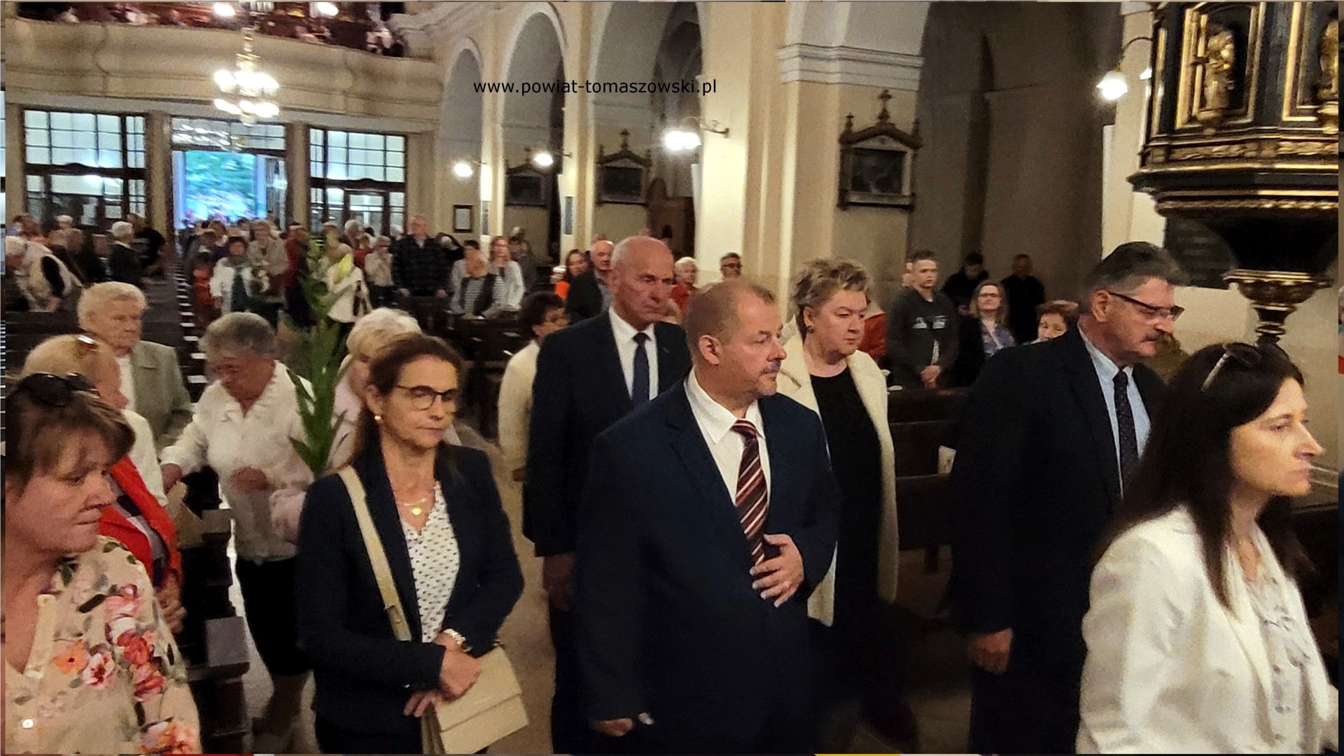 Na zdjęciu: uczestnicy uroczystości zorganizowanych z&nbsp;okazji Dni Antoniańskich, kt&oacute;re odbyły się w&nbsp;Tomaszowie Mazowieckim we wtorek, 13 czerwca 2023 roku, 
