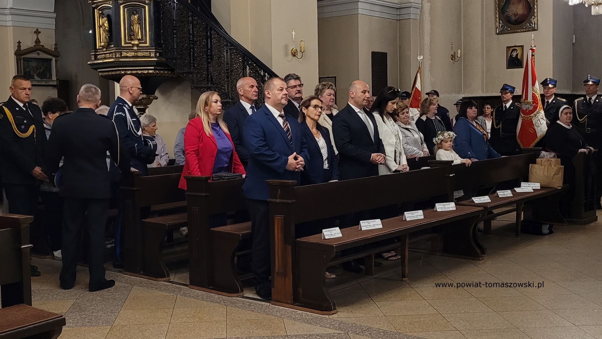 Na zdjęciu: uczestnicy uroczystości zorganizowanych z&nbsp;okazji Dni Antoniańskich, kt&oacute;re odbyły się w&nbsp;Tomaszowie Mazowieckim we wtorek, 13 czerwca 2023 roku, 