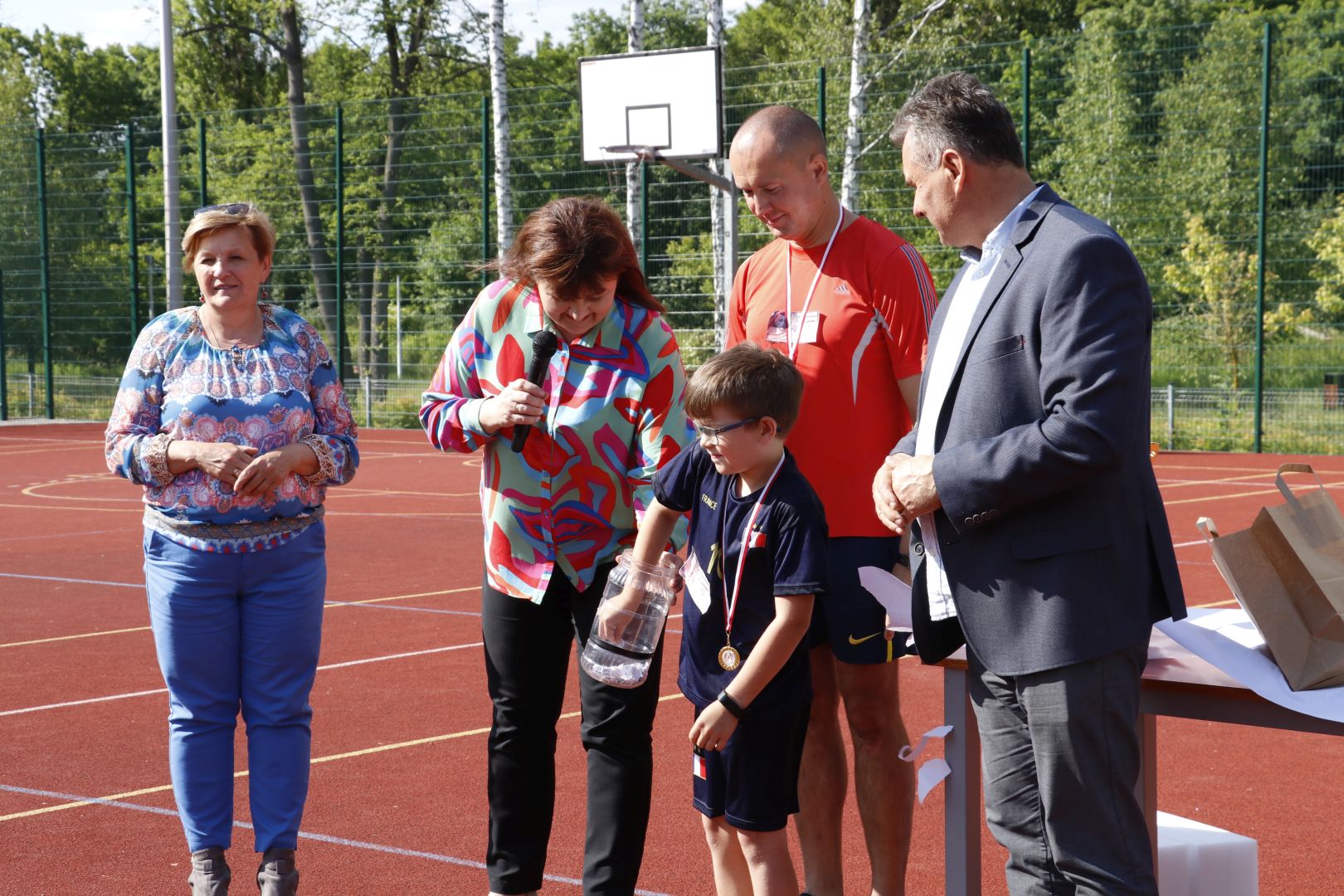 Na zdjęciu: uczestnicy drugiego dnia Dni Antoniańskich, kt&oacute;ry odbył się w&nbsp;poniedziałek, 12 czerwca 2023 roku w&nbsp;Powiatowym Centrum Animacji Społecznej w&nbsp;Tomaszowie Mazowieckim