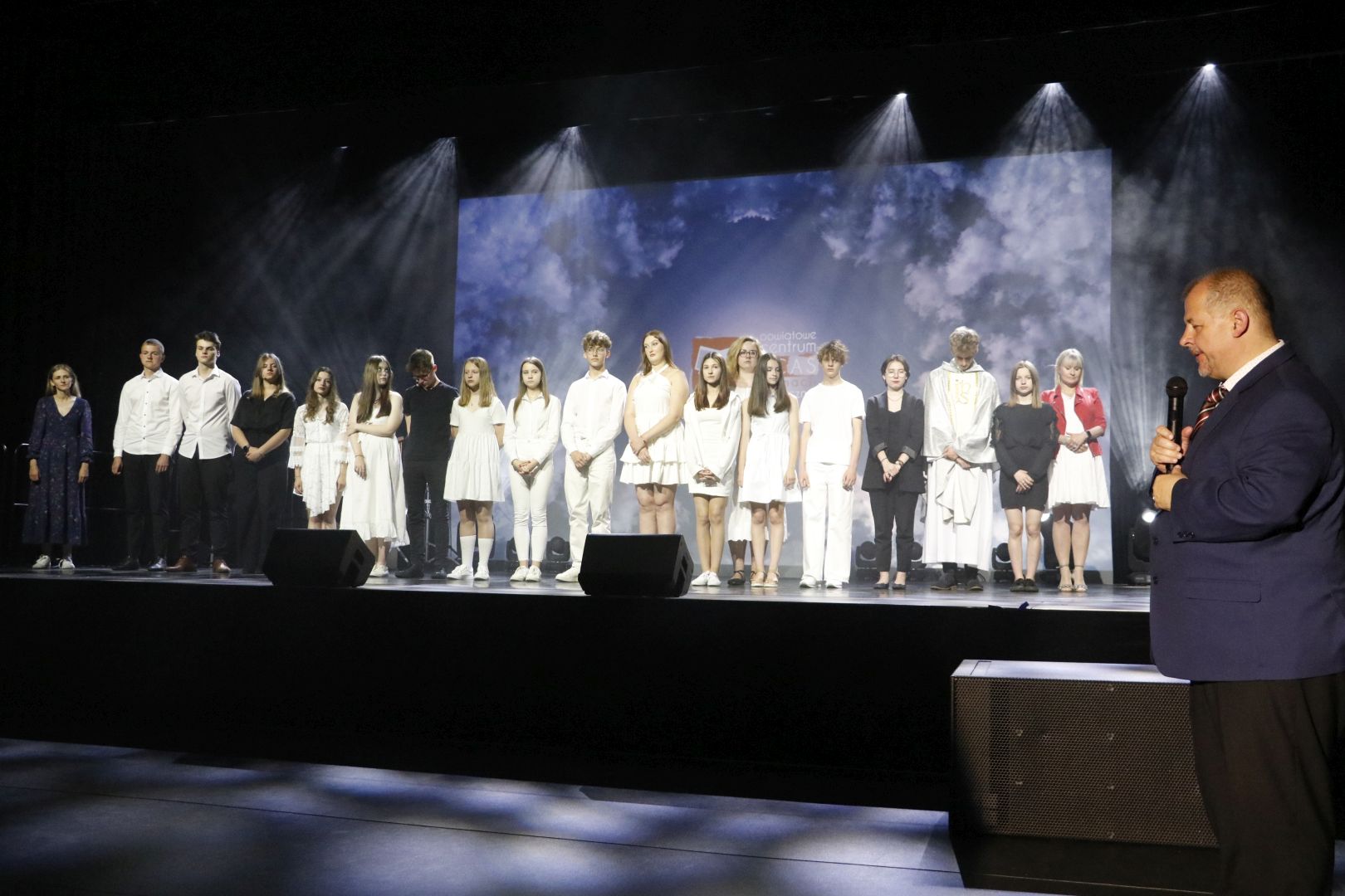 Na zdjęciu: uczestnicy drugiego dnia Dni Antoniańskich, kt&oacute;ry odbył się w&nbsp;poniedziałek, 12 czerwca 2023 roku w&nbsp;Powiatowym Centrum Animacji Społecznej w&nbsp;Tomaszowie Mazowieckim