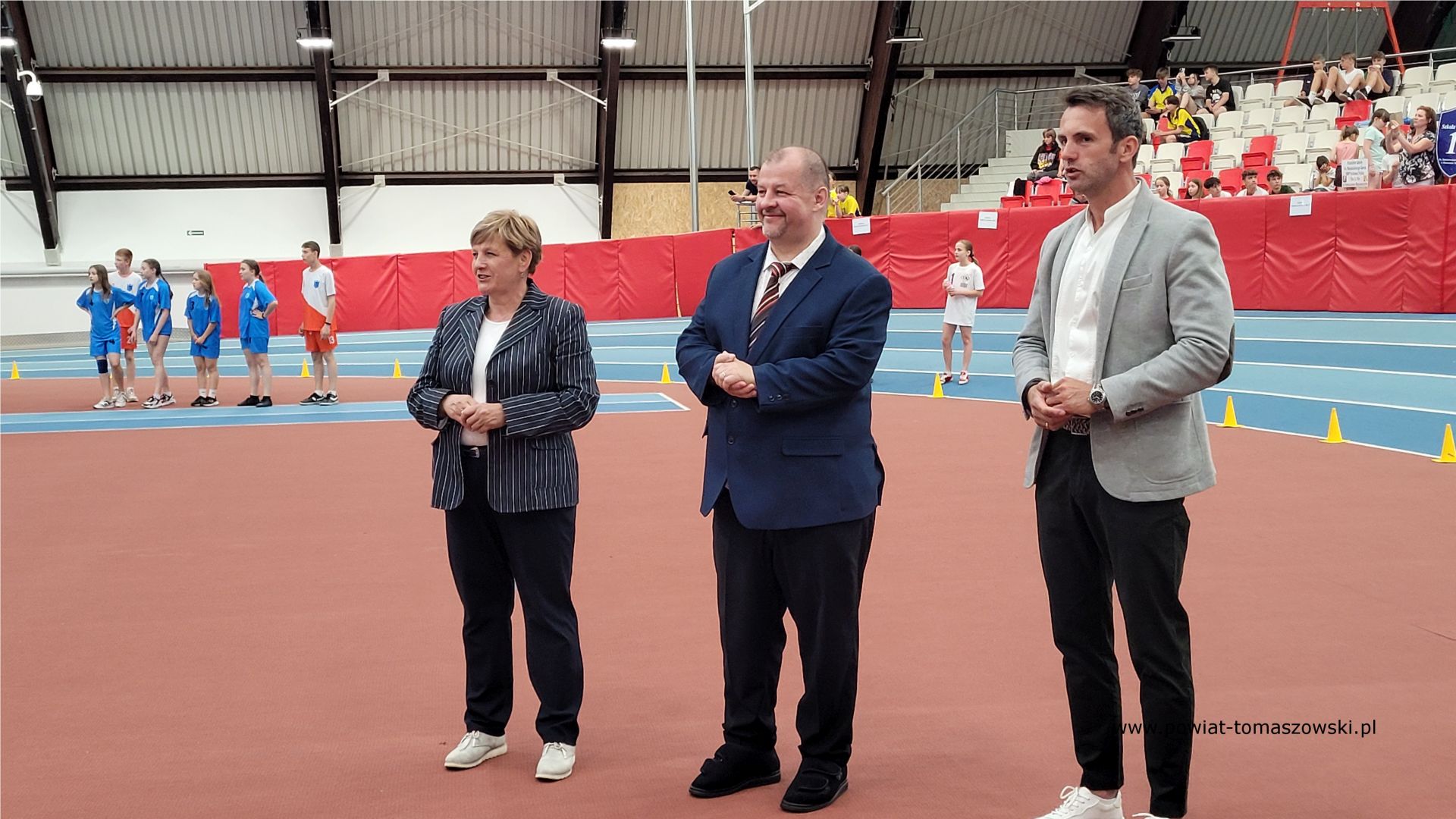 Na zdjęciu: uczestnicy III Olimpiady Powiatu Tomaszowskiego Dzieci i&nbsp;Młodzieży Szkolnej w&nbsp;Lekkiej Atletyce, kt&oacute;ra odbyła się we wtorek, 6 czerwca 2023 roku w&nbsp;Centralnym Ośrodku Sportu &ndash; Ośrodku Przygotowań Olimpijskich w&nbsp;Spale,