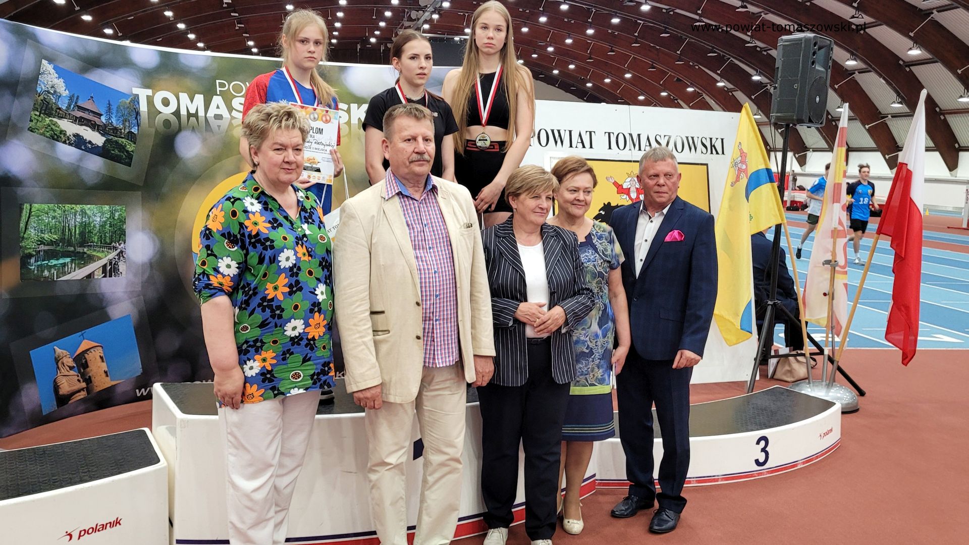Na zdjęciu: uczestnicy III Olimpiady Powiatu Tomaszowskiego Dzieci i&nbsp;Młodzieży Szkolnej w&nbsp;Lekkiej Atletyce, kt&oacute;ra odbyła się we wtorek, 6 czerwca 2023 roku w&nbsp;Centralnym Ośrodku Sportu &ndash; Ośrodku Przygotowań Olimpijskich w&nbsp;Spale,
