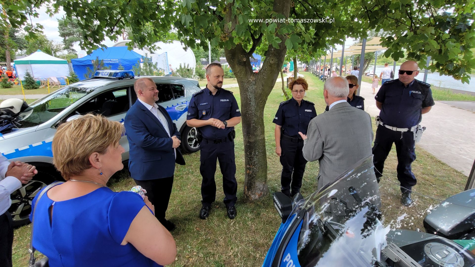 Na zdjęciu: uczestnicy Pikniku rodzinnego 800 plus, kt&oacute;ry odbył się w&nbsp;niedzielę, 23 lipca 2023 roku, na&nbsp;przystani nad Pilicą w&nbsp;Tomaszowie Mazowieckim,