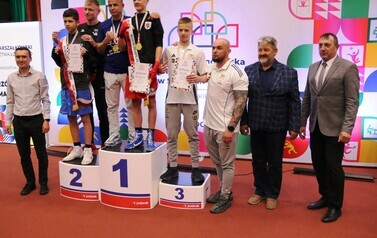 Starosta i Wicestarosta ze zwycięzcami na podium