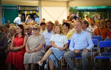 Uczestnicy pikniku na pożegnanie lata w Smardzewicach