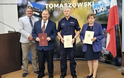Zdjęcie do Podpisanie porozumienia z Komendantem Powiatowym Policji w Tomaszowie Mazowieckim na ponadnormatywne patrole Policji 