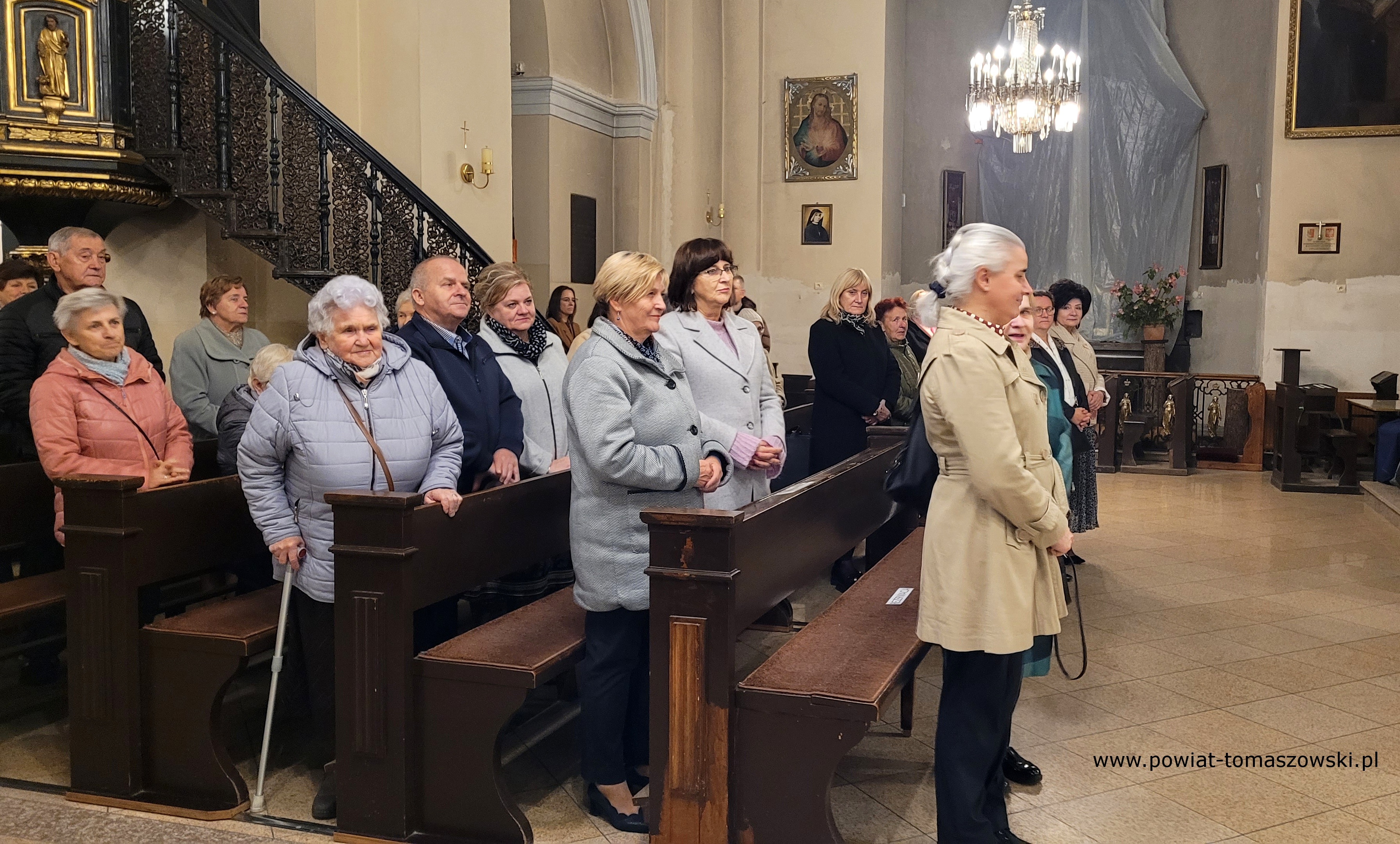 Na zdjęciu: uczestnicy obchodów 160-lecia budowy kościoła św. Antoniego w Tomaszowie Mazowieckim, które odbyły się we wtorek, 22 października 2024 roku, 