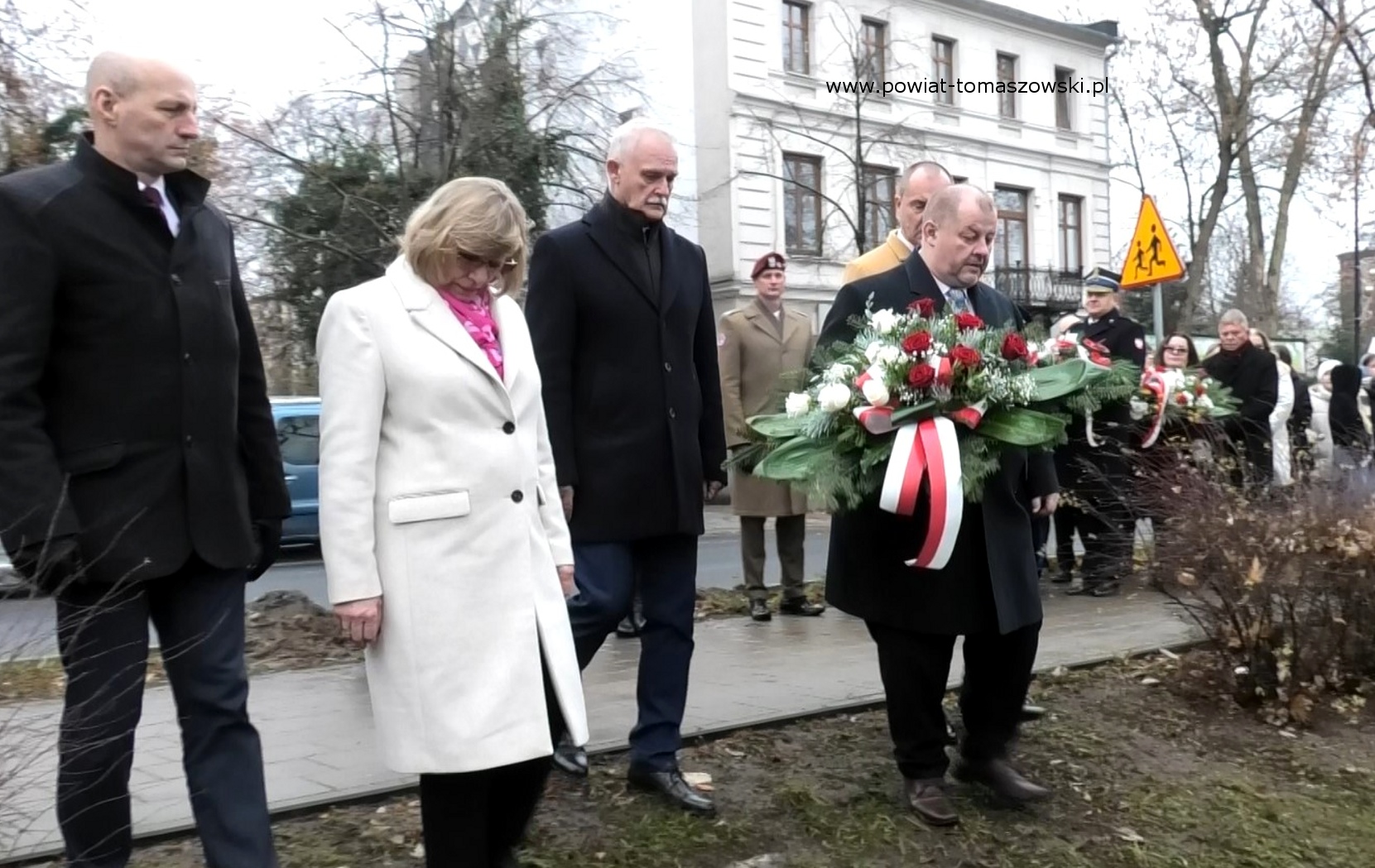 Na zdjęciu: uczestnicy obchodów 194. rocznicy wybuchu powstania listopadowego, które odbyły się w piątek, 29 listopada 2024 roku, w Tomaszowie Mazowieckim