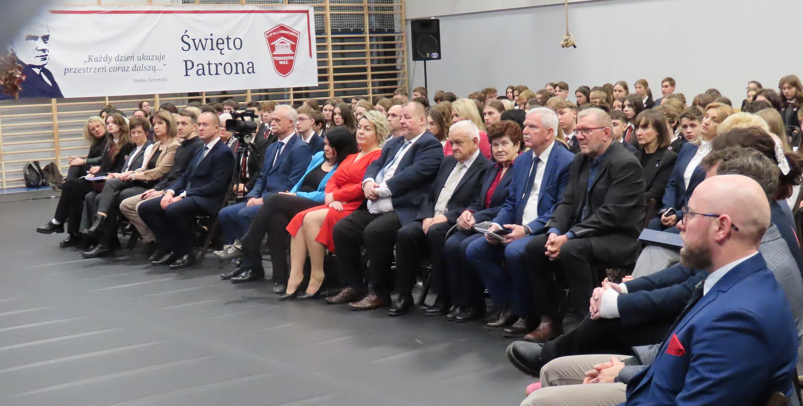 Na zdjęciu: uczestnicy Święta Patrona II LO, które odbyło się w piątek, 29 listopadowa 2024 roku, 