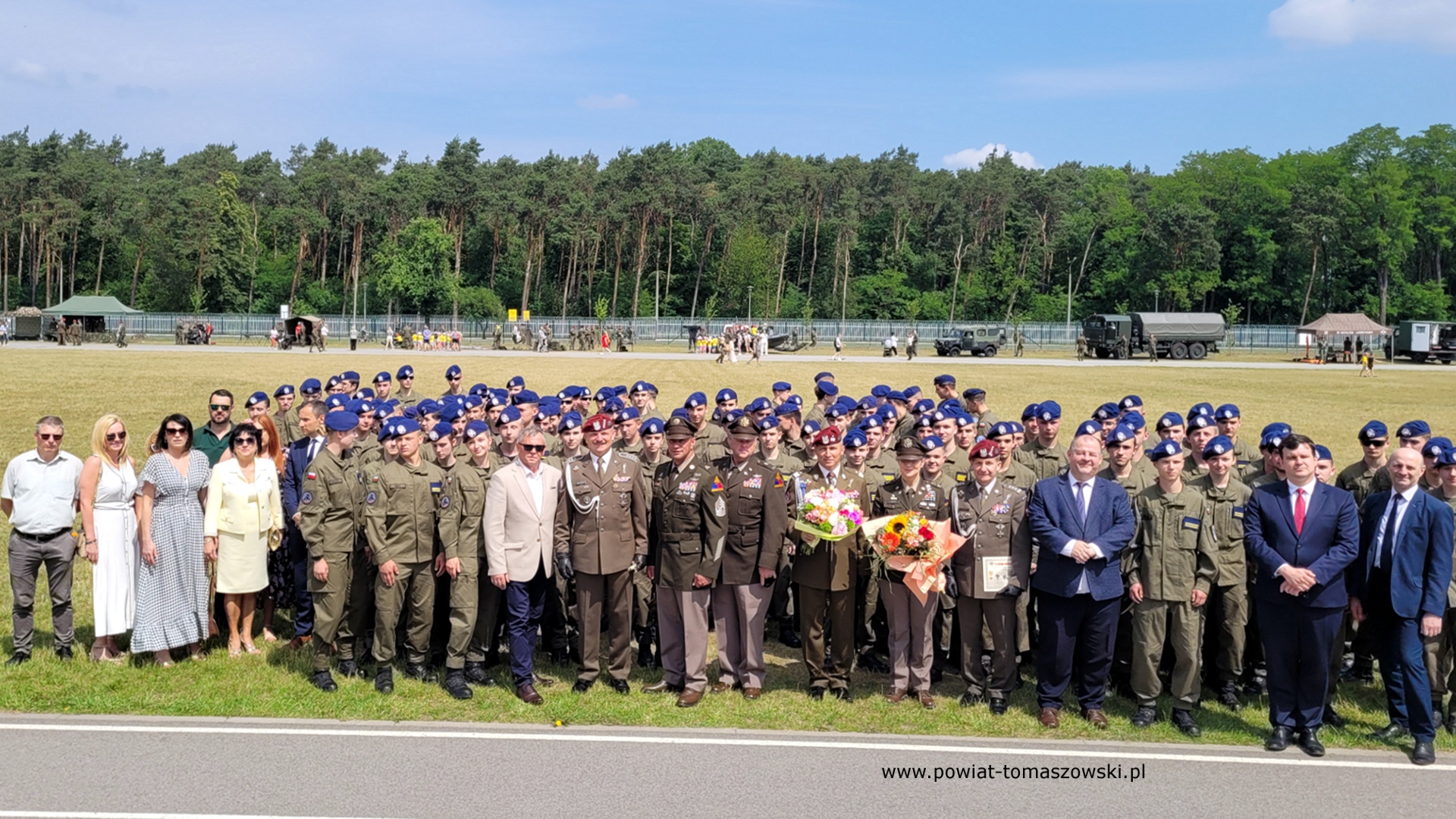 Na zdjęciu: uczestnicy obchodów święta 25 Brygady Kawalerii Powietrznej w Tomaszowie Mazowieckim, które odbyły się w środę, 18 czerwca 2025 roku, na stadionie wojskowym 25 Brygady Kawalerii Powietrznej w Tomaszowie Mazowieckim. Na zdjęciu: uczestnicy obchodów święta 25 Brygady Kawalerii Powietrznej w Tomaszowie Mazowieckim, które odbyły się w środę, 18 czerwca 2025 roku, na stadionie wojskowym 25 Brygady Kawalerii Powietrznej w Tomaszowie Mazowieckim.