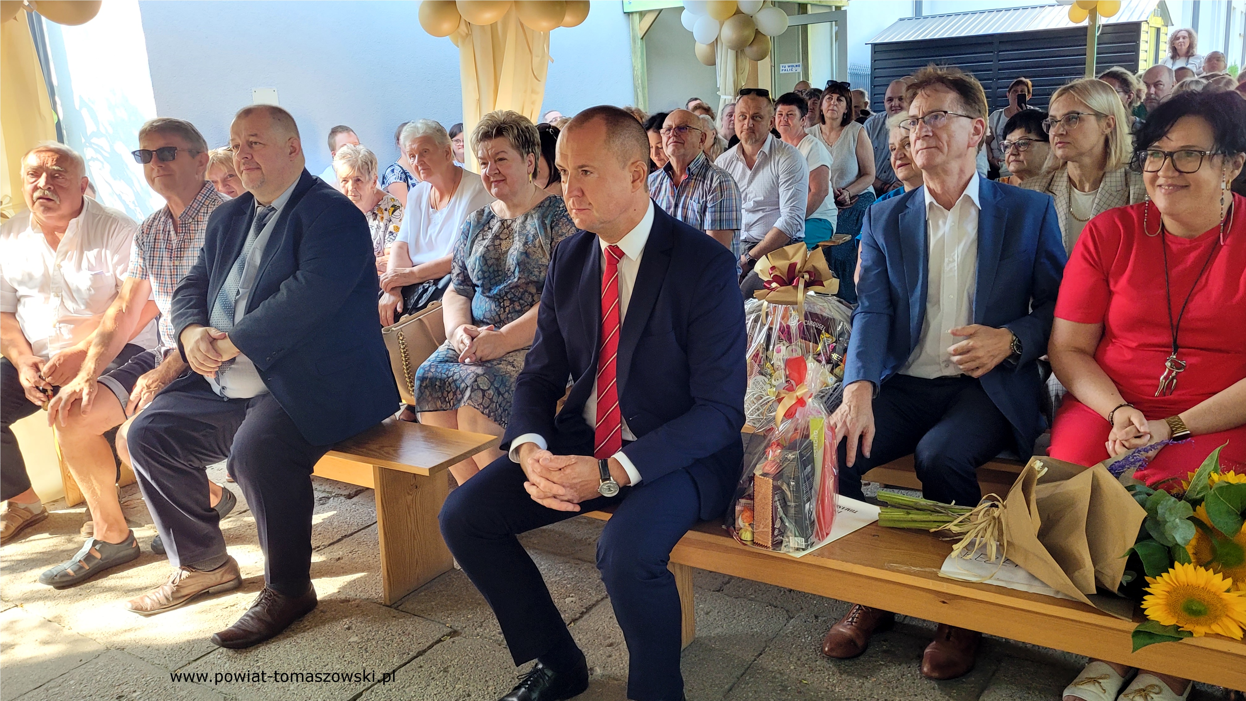 Na zdjęciu: uczestnicy obchod&oacute;w 30-lecia istnienia Warsztat&oacute;w Terapii Zajęciowej przy Stowarzyszeniu Rodzin Dzieci i&nbsp;Os&oacute;b Niepełnosprawnych w&nbsp;Tomaszowie Mazowieckim, kt&oacute;re odbyły się w&nbsp;czwartek, 6 września 2024 roku, w&nbsp;siedzibie WTZ 