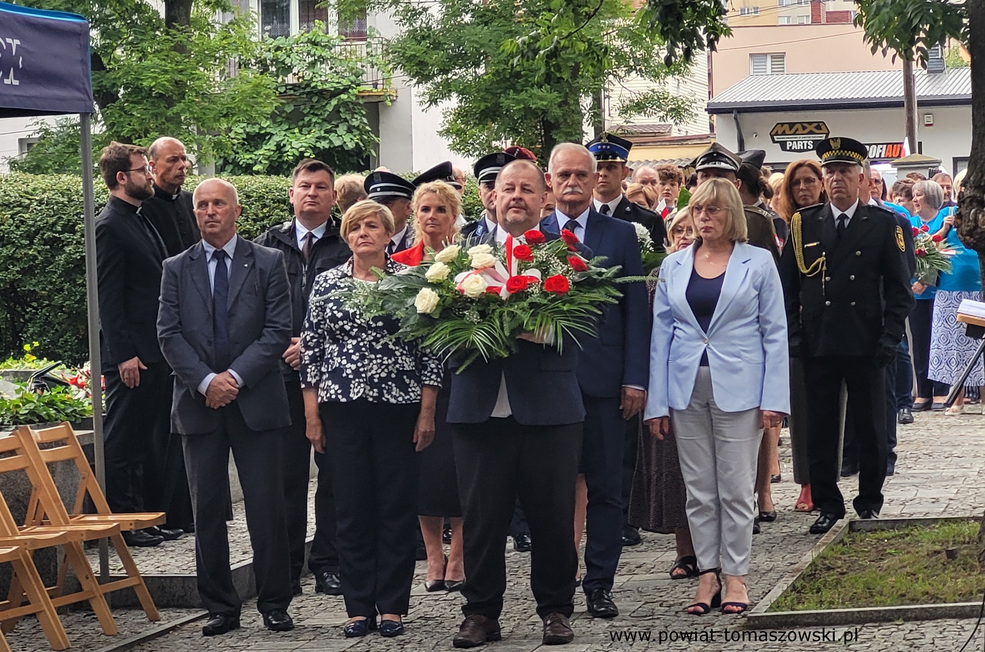 Na zdjęciu: uczestnicy obchodów 81. rocznicy wybuchu powstania warszawskiego, które odbyły się w piątek, 1 sierpnia 2025 roku, w Tomaszowie Mazowieckim. 