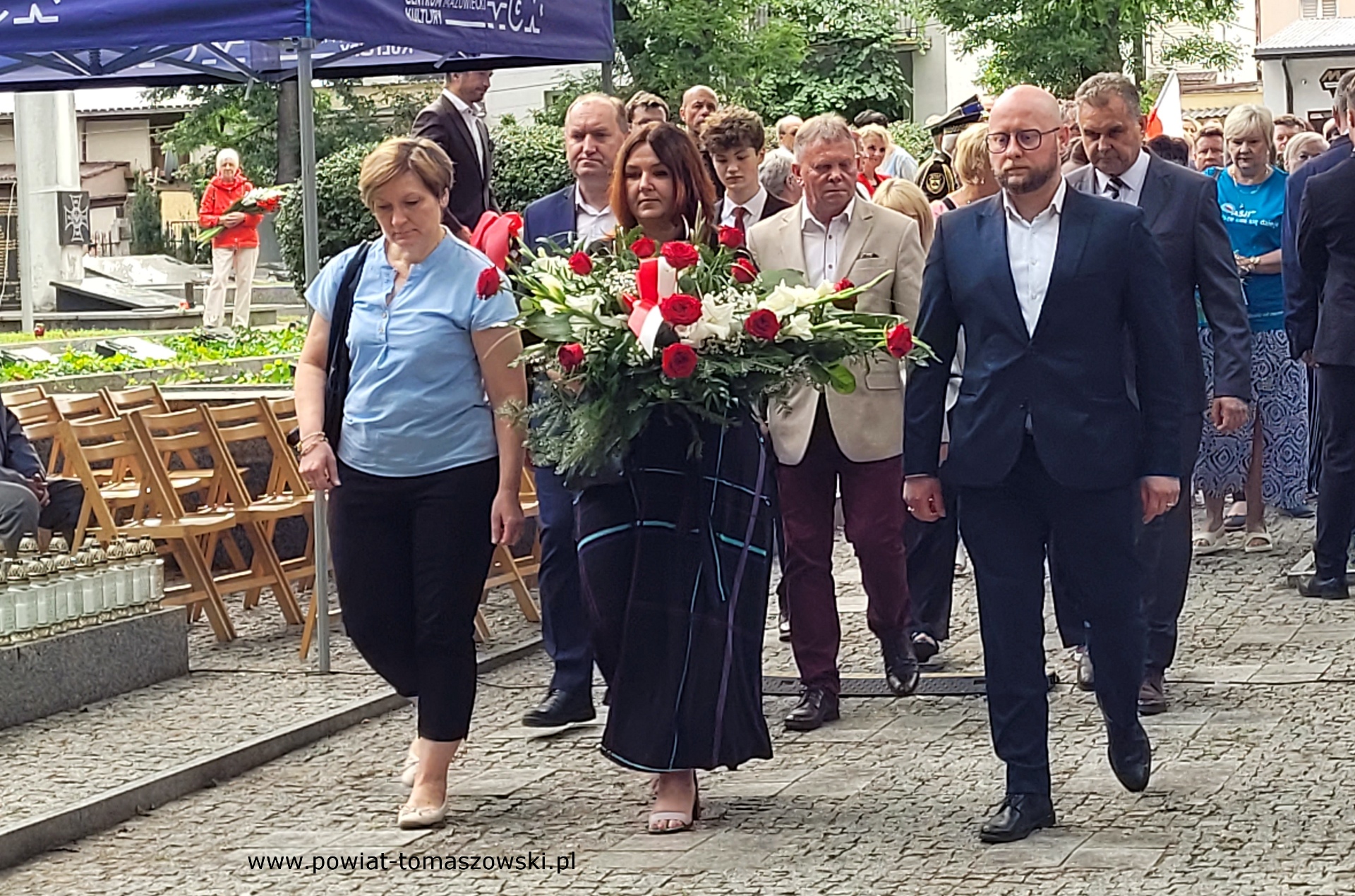 Na zdjęciu: uczestnicy obchodów 81. rocznicy wybuchu powstania warszawskiego, które odbyły się w piątek, 1 sierpnia 2025 roku, w Tomaszowie Mazowieckim. 
