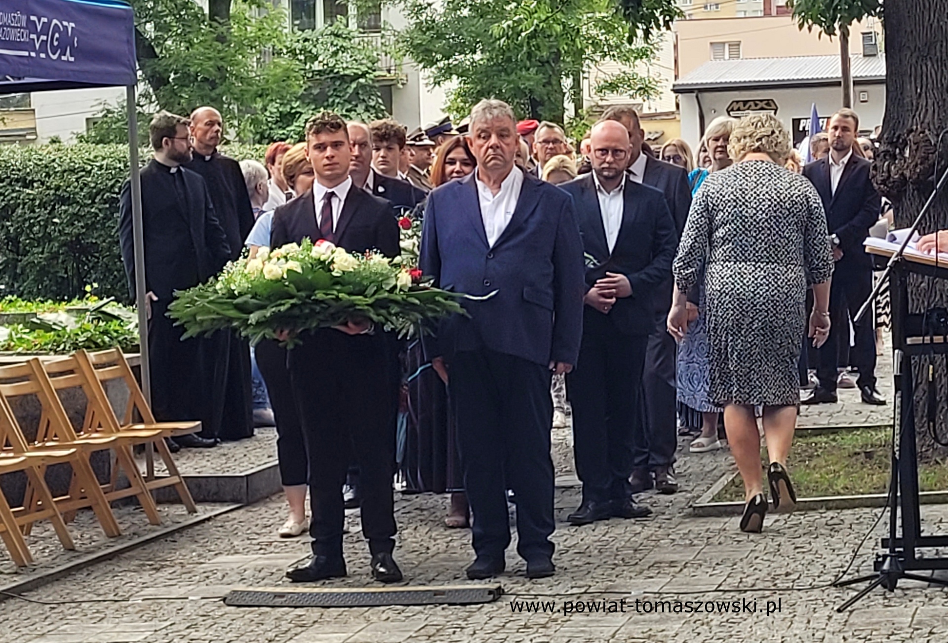 Na zdjęciu: uczestnicy obchod&oacute;w 81. rocznicy wybuchu powstania warszawskiego, kt&oacute;re odbyły się w&nbsp;piątek, 1 sierpnia 2025 roku, w&nbsp;Tomaszowie Mazowieckim. 
