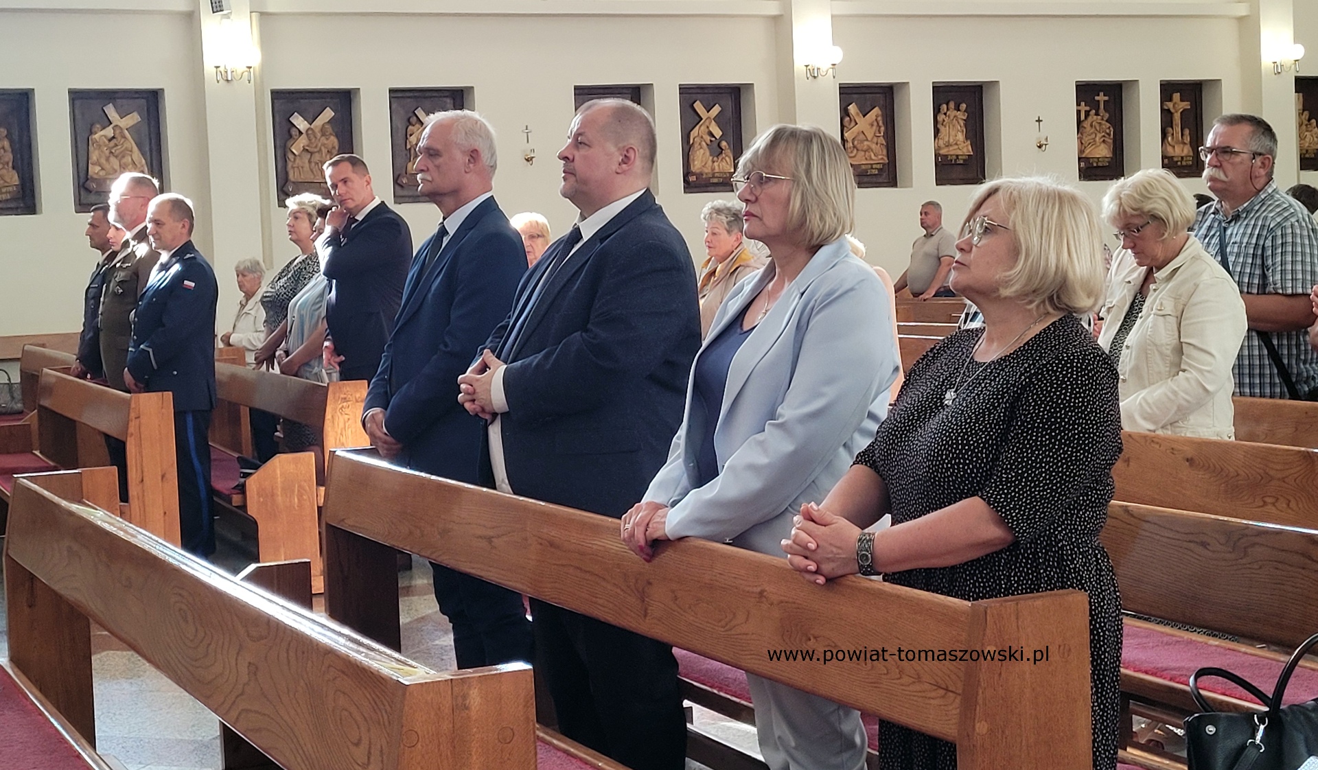 Na zdjęciu: uczestnicy obchod&oacute;w 81. rocznicy wybuchu powstania warszawskiego, kt&oacute;re odbyły się w&nbsp;piątek, 1 sierpnia 2025 roku, w&nbsp;Tomaszowie Mazowieckim. 