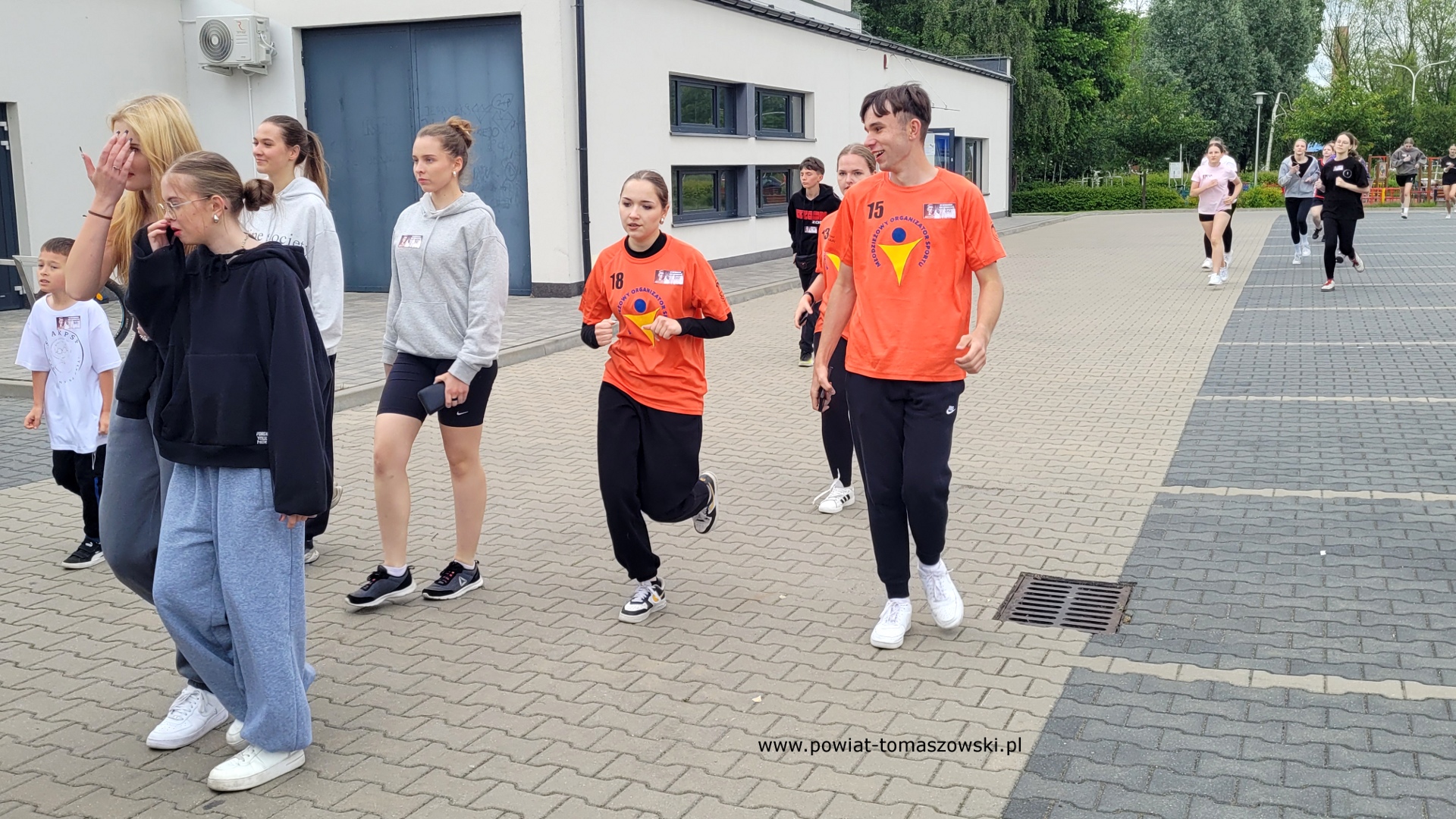 Na zdjęciu: uczestnicy Biegu Antoniańskiego, kt&oacute;ry odbył się w&nbsp;piątek, 13 czerwca 2025 roku, w&nbsp;Powiatowym Centrum Animacji Społecznej. 