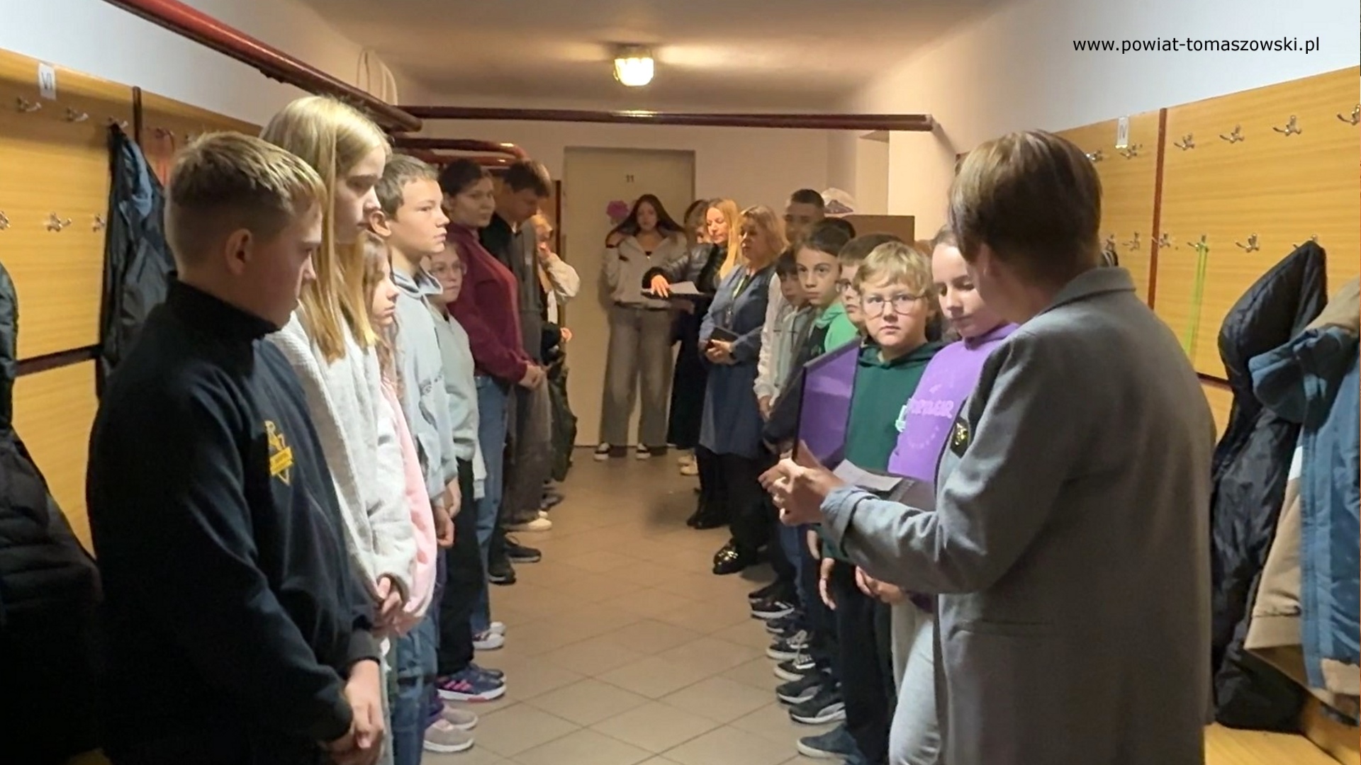 Na zdjęciu: uczestnicy IX edycji Dni Bezpieczeństwa Gminy Inowłódz, które odbyły się w poniedziałek, 6 października 2025 roku, w Szkole Podstawowej im. I. Mościckiego w Królowej Woli.