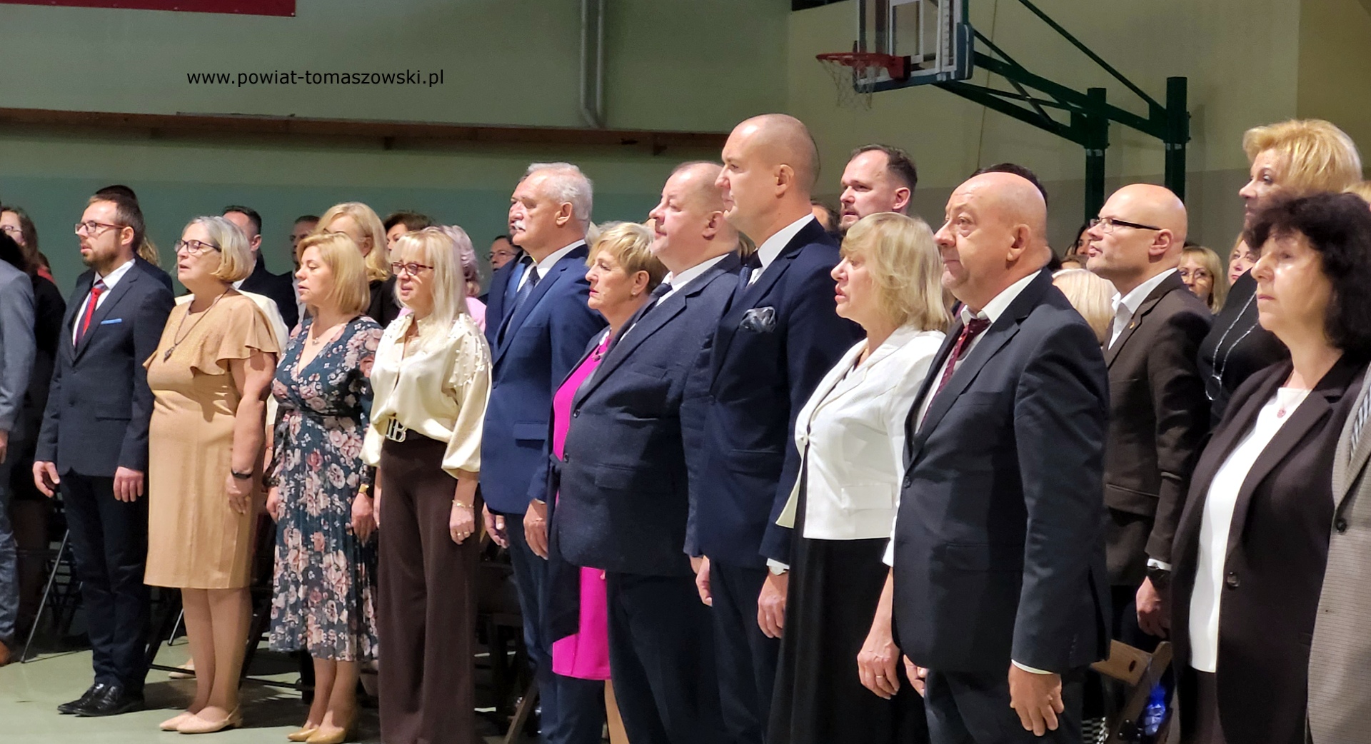 Na zdjęciu: uczestnicy obchodów Dnia Edukacji Narodowej, które odbyły się we wtorek, 14 października 2025 roku, w Zespole Szkół Ponadpodstawowych nr 2 im. Stanisława Staszica w Tomaszowie Mazowieckim. Na zdjęciu: uczestnicy obchodów Dnia Edukacji Narodowej, które odbyły się we wtorek, 14 października 2025 roku, w Zespole Szkół Ponadpodstawowych nr 2 im. Stanisława Staszica w Tomaszowie Mazowieckim.