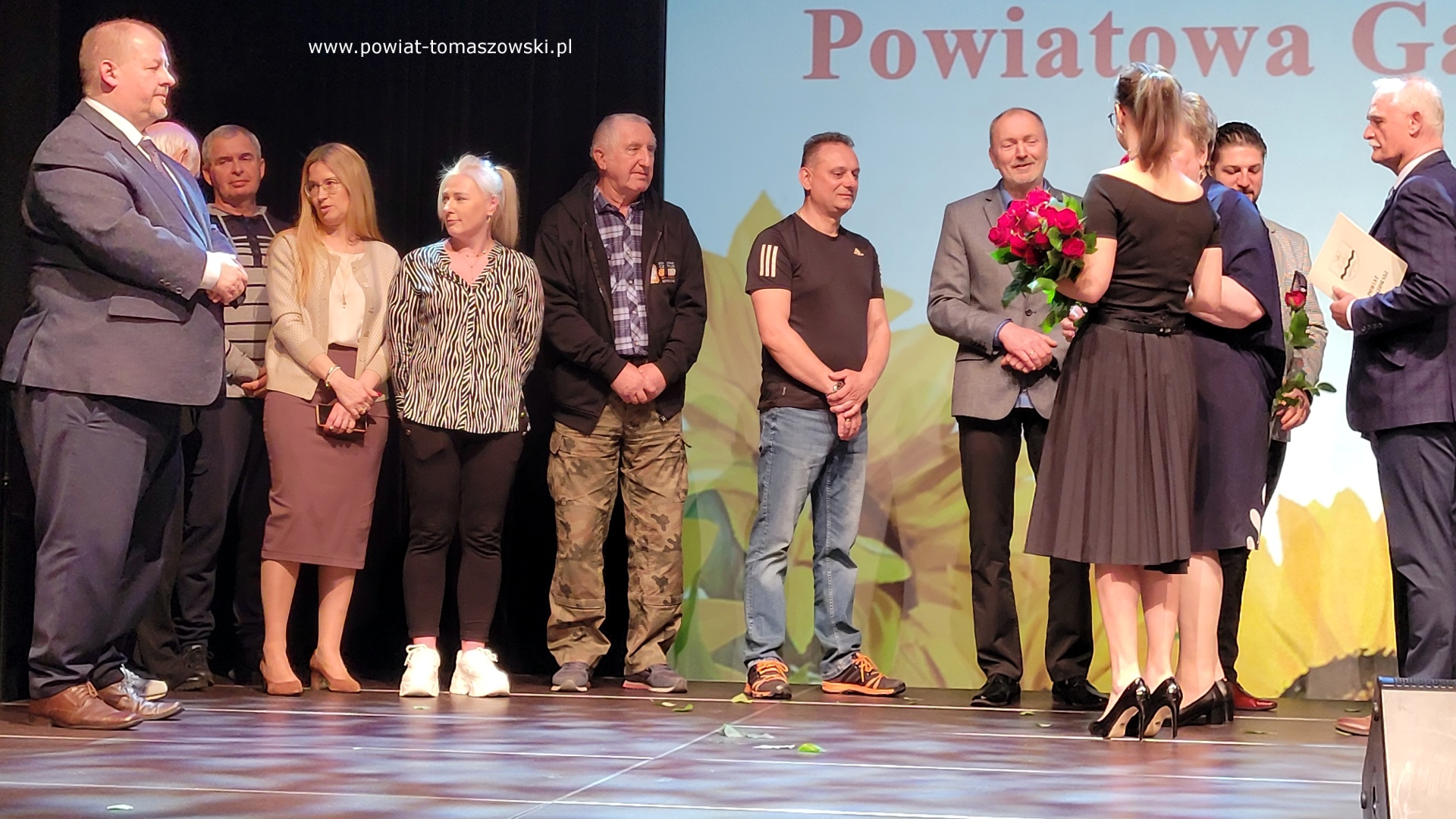 Na zdjęciu: uczestnicy Powiatowej Gali Działacza Kultury, która odbyła się w czwartek, 8 maja 2025 roku, w Powiatowym Centrum Animacji Społecznej w Tomaszowie Mazowieckim.