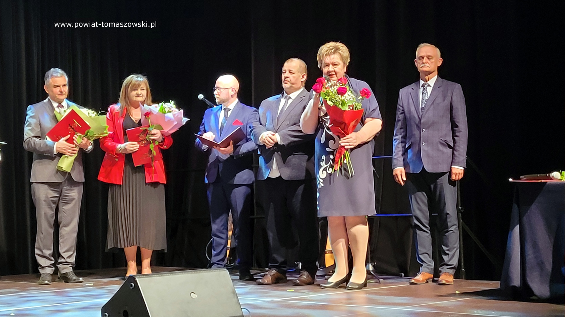 Na zdjęciu: uczestnicy Powiatowej Gali Działacza Kultury, która odbyła się w czwartek, 8 maja 2025 roku, w Powiatowym Centrum Animacji Społecznej w Tomaszowie Mazowieckim.