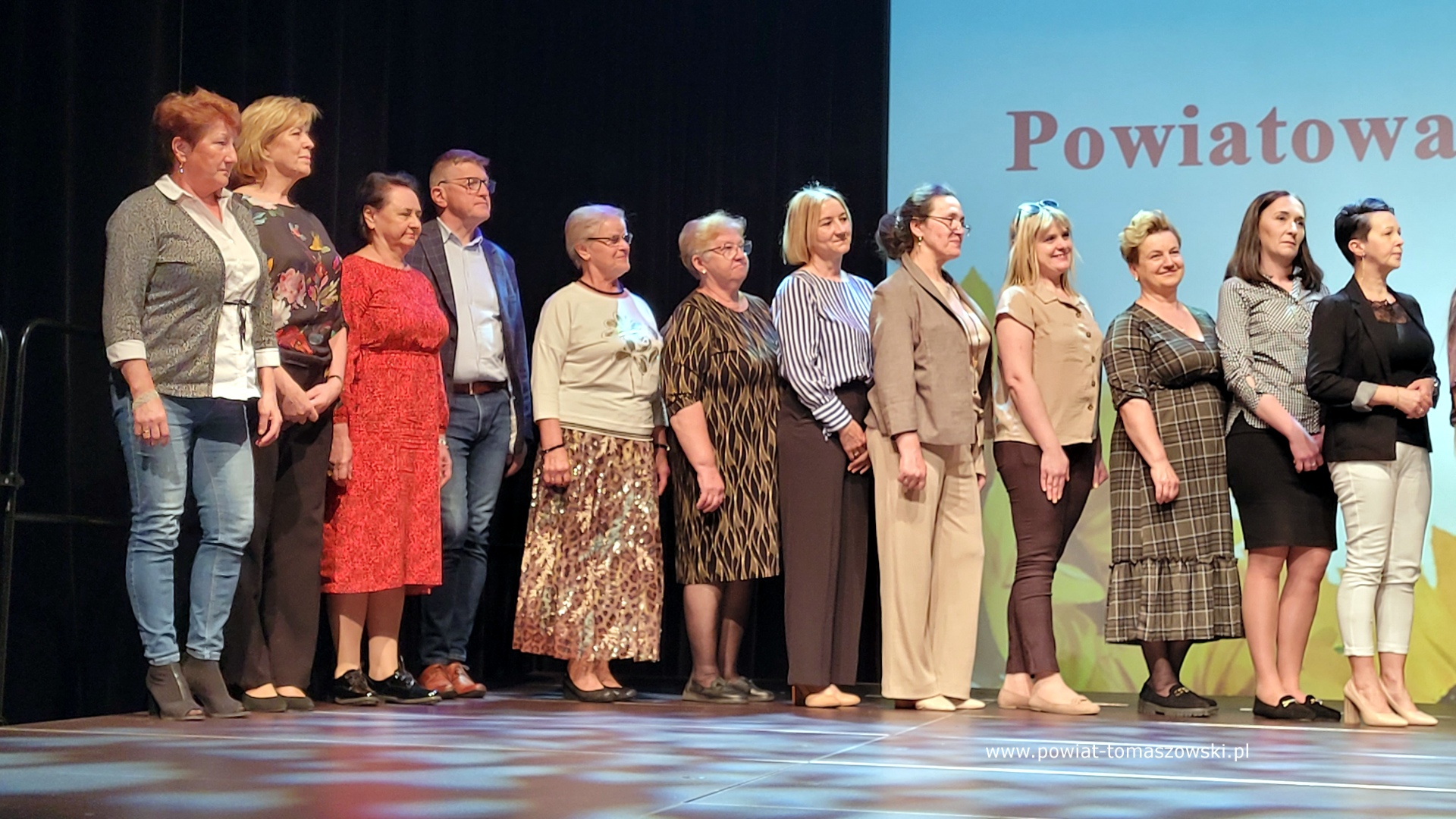 Na zdjęciu: uczestnicy Powiatowej Gali Działacza Kultury, która odbyła się w czwartek, 8 maja 2025 roku, w Powiatowym Centrum Animacji Społecznej w Tomaszowie Mazowieckim.
