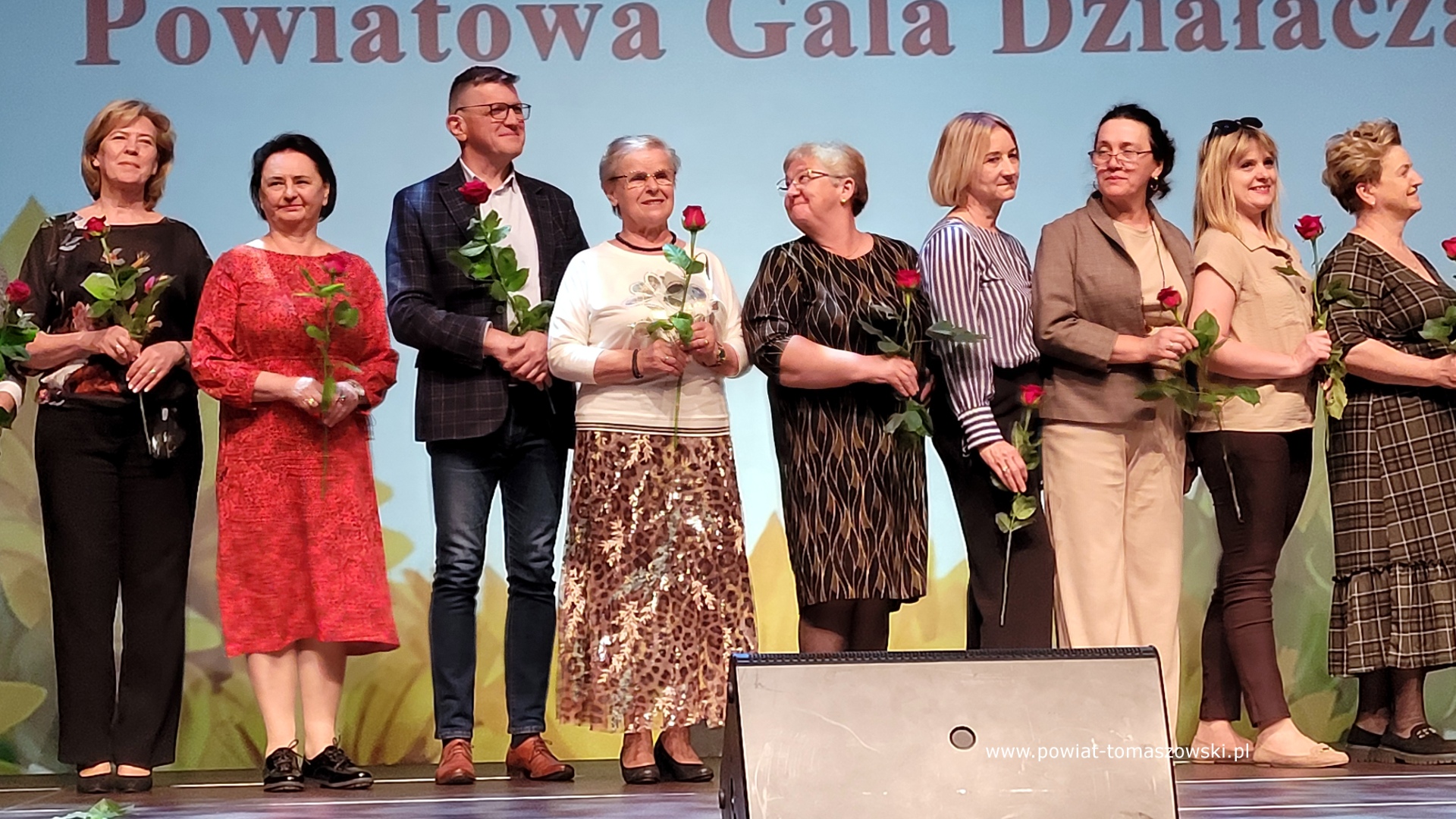 Na zdjęciu: uczestnicy Powiatowej Gali Działacza Kultury, która odbyła się w czwartek, 8 maja 2025 roku, w Powiatowym Centrum Animacji Społecznej w Tomaszowie Mazowieckim.