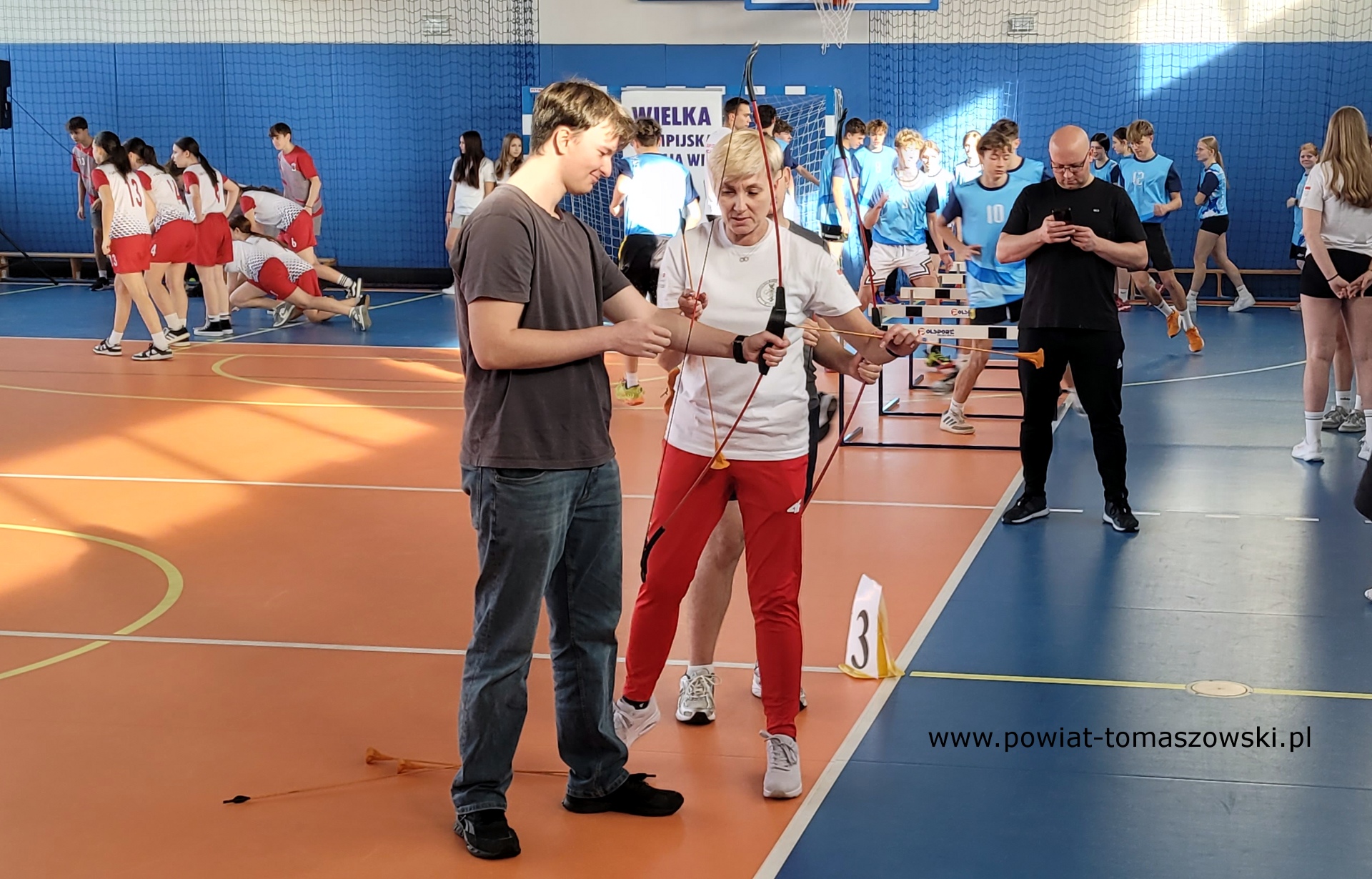 Na zdjęciu: uczestnicy Wielkiej Olimpijskiej Lekcji W-F, która odbyła się w czwartek – 30 października 2025 roku, w Zespole Szkół Ponadpodstawowych nr 8 w Tomaszowie Mazowieckim Na zdjęciu: uczestnicy Wielkiej Olimpijskiej Lekcji W-F, która odbyła się w czwartek – 30 października 2025 roku, w Zespole Szkół Ponadpodstawowych nr 8 w Tomaszowie Mazowieckim