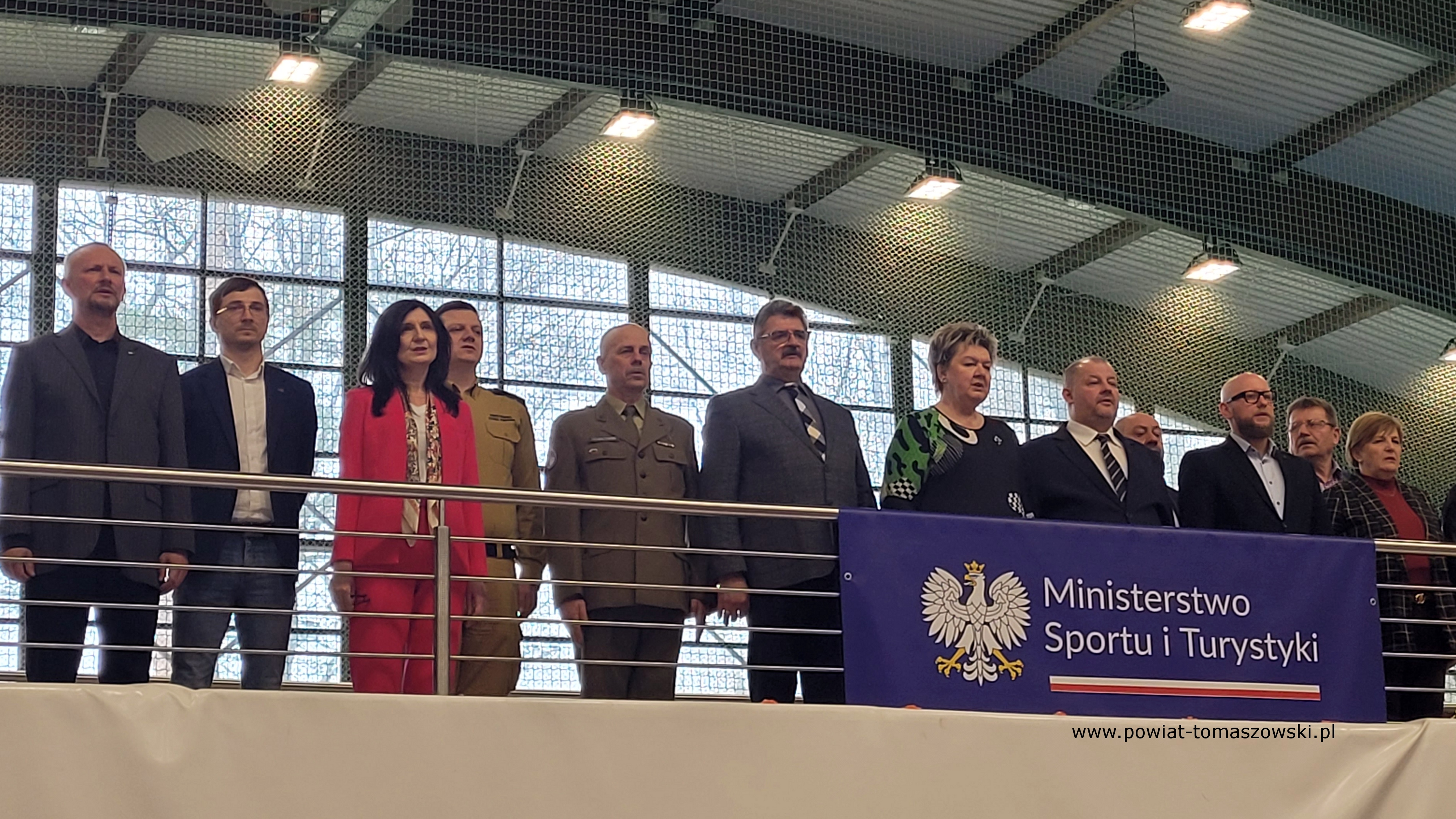 Na zdjęciu: uczestnicy IV Olimpiady Powiatu Tomaszowskiego Dzieci  i&nbsp;Młodzieży w&nbsp;Lekkiej Atletyce, kt&oacute;ra odbyła się we wtorek, 19 marca 2024 roku, w&nbsp;Ośrodku Przygotowań Olimpijskich w&nbsp;Spale,