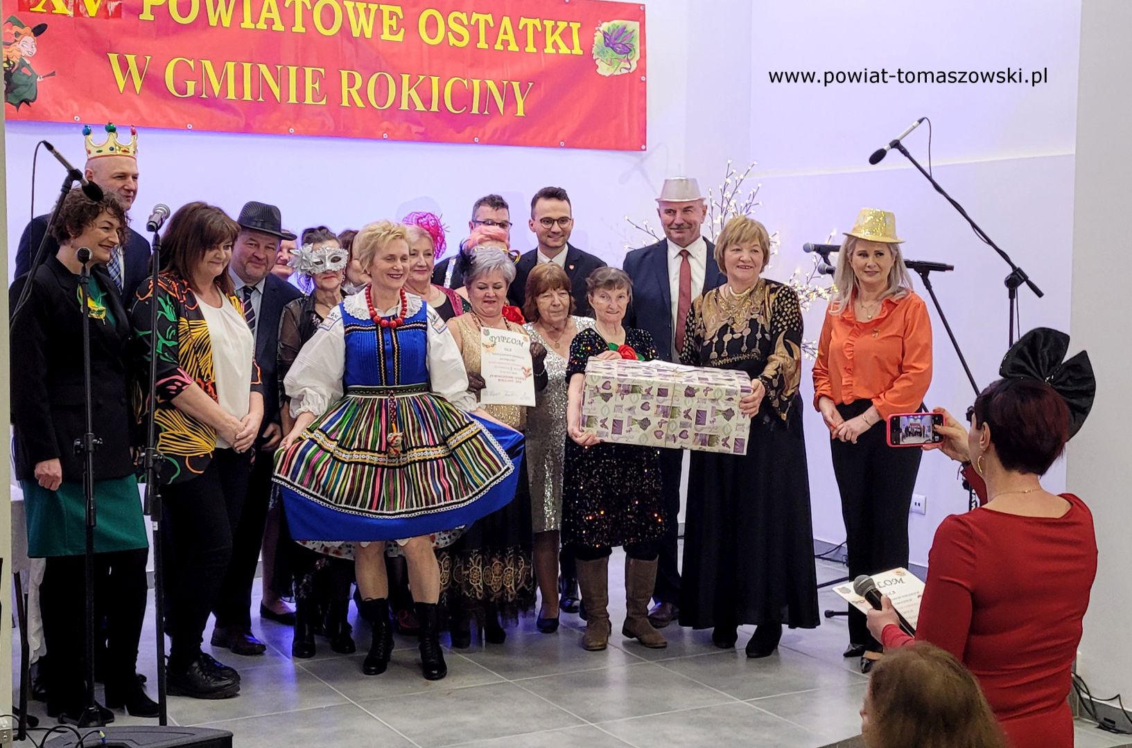 Na zdjęciu: uczestnicy XV Powiatowych Ostatków, które odbyły się we wtorek, 13 lutego 2024 roku, w OSP Łaznów gmina Rokiciny, 