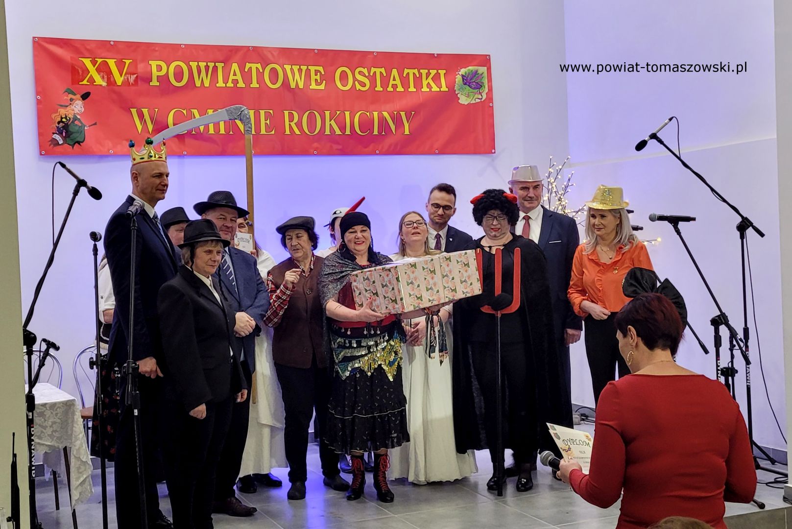 Na zdjęciu: uczestnicy XV Powiatowych Ostatków, które odbyły się we wtorek, 13 lutego 2024 roku, w OSP Łaznów gmina Rokiciny, 