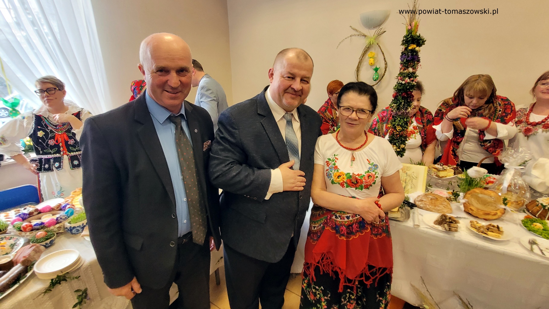 Na zdjęciu: uczestnicy XIX Powiatowego Konkursu Pisanek i Palm Wielkanocnych, który odbył się w niedzielę, 6 kwietnia 2025 roku, w Będkowie.