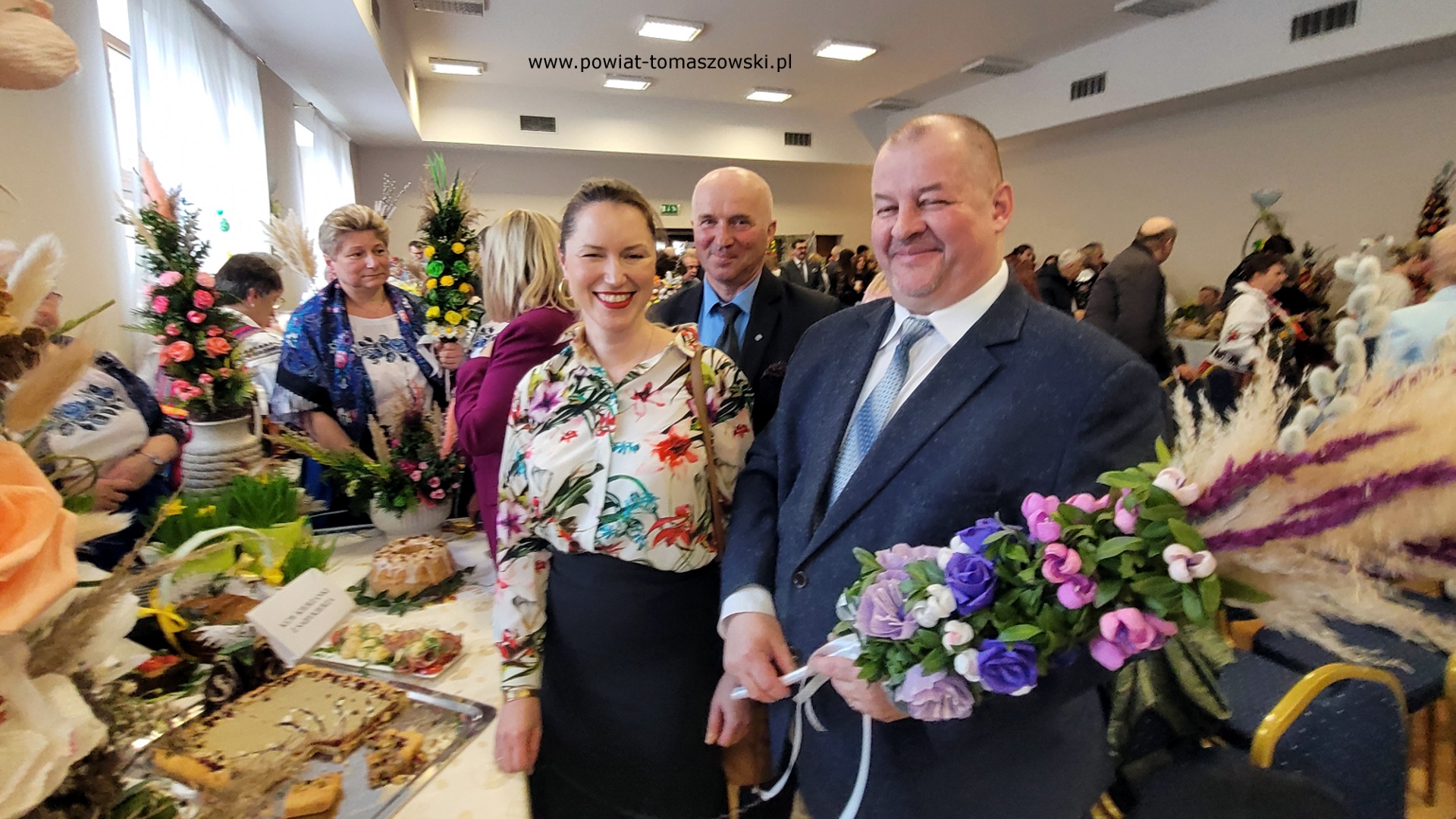 Na zdjęciu: uczestnicy XIX Powiatowego Konkursu Pisanek i Palm Wielkanocnych, który odbył się w niedzielę, 6 kwietnia 2025 roku, w Będkowie.