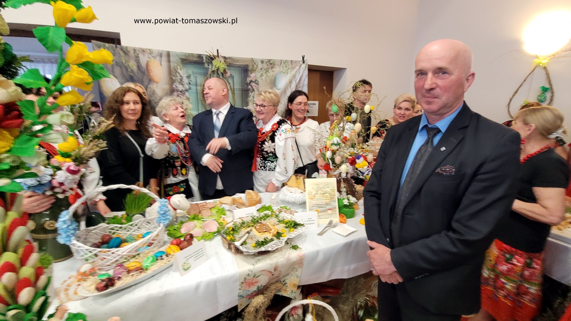 Na zdjęciu: uczestnicy XIX Powiatowego Konkursu Pisanek i Palm Wielkanocnych, który odbył się w niedzielę, 6 kwietnia 2025 roku, w Będkowie.