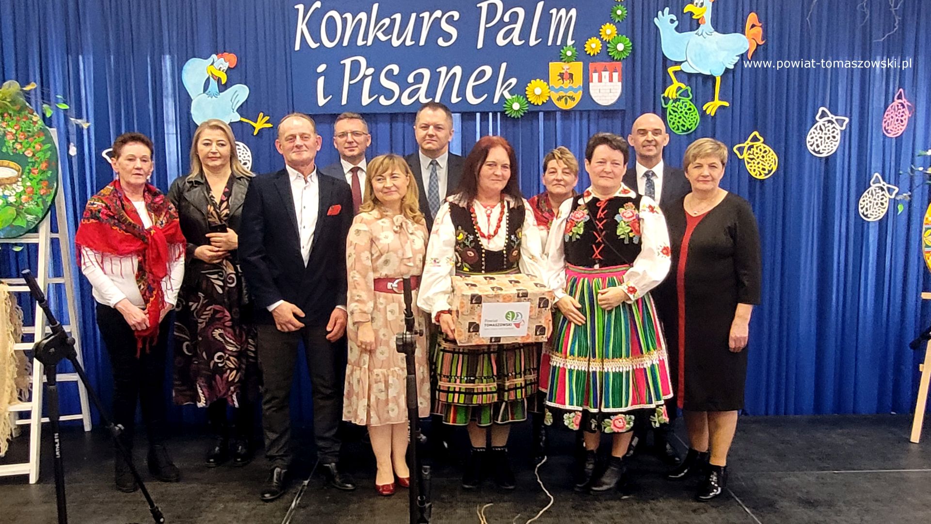 Na zdjęciu: uczestnicy XVII Powiatowego Konkursu Pisanek i Palm Wielkanocnych, który odbył się w niedzielę, 19 marca 2023 roku w Domu Kultury w Będkowie
