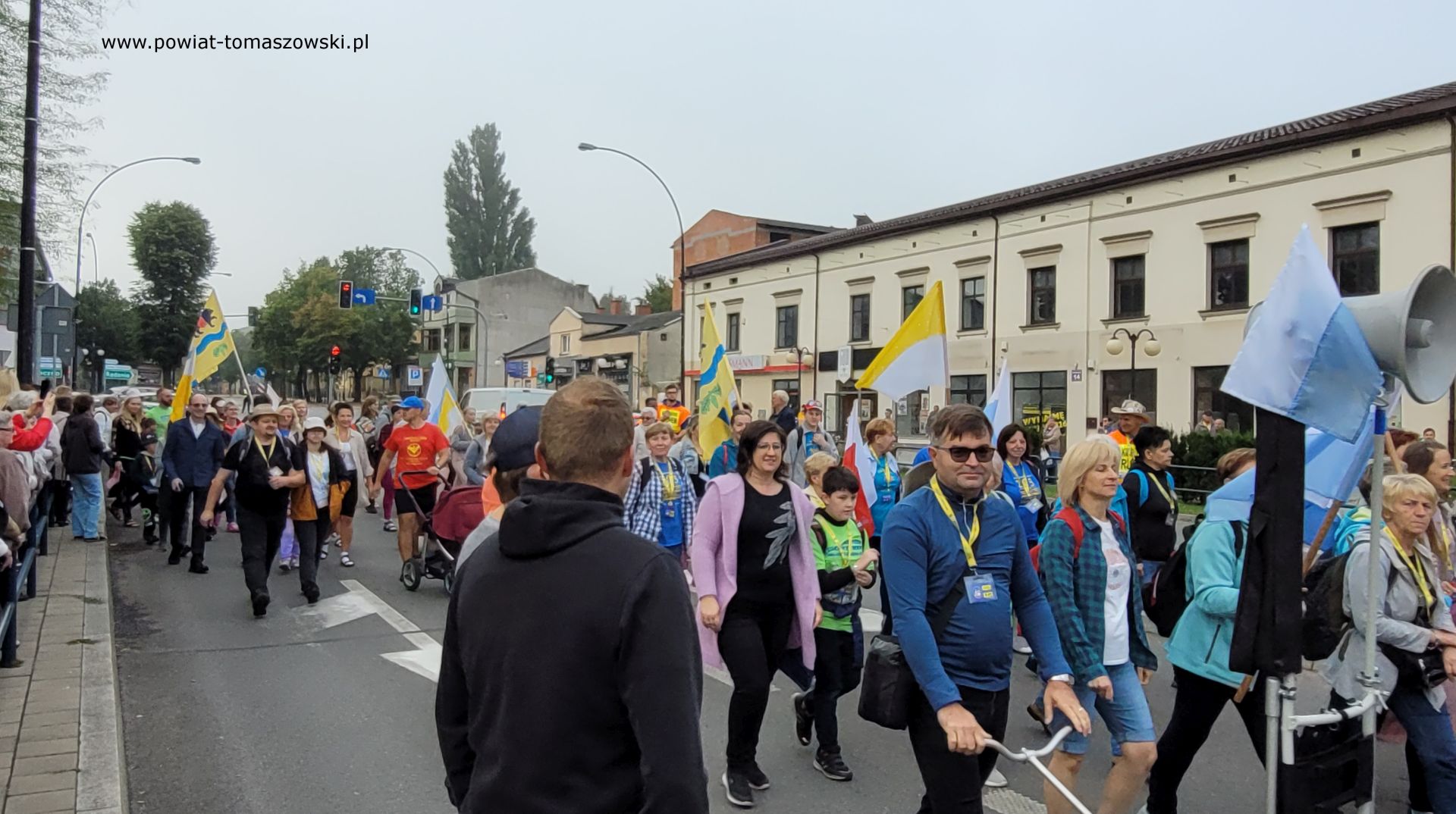 Na zdjęciu: pątnicy 207. Pieszej Pielgrzymki na&nbsp;Jasną G&oacute;rę, kt&oacute;ra wyruszyła z&nbsp;Sanktuarium Świętego Antoniego w&nbsp;Tomaszowie Mazowieckim w&nbsp;czwartek, 10 sierpnia 2023 roku,  
