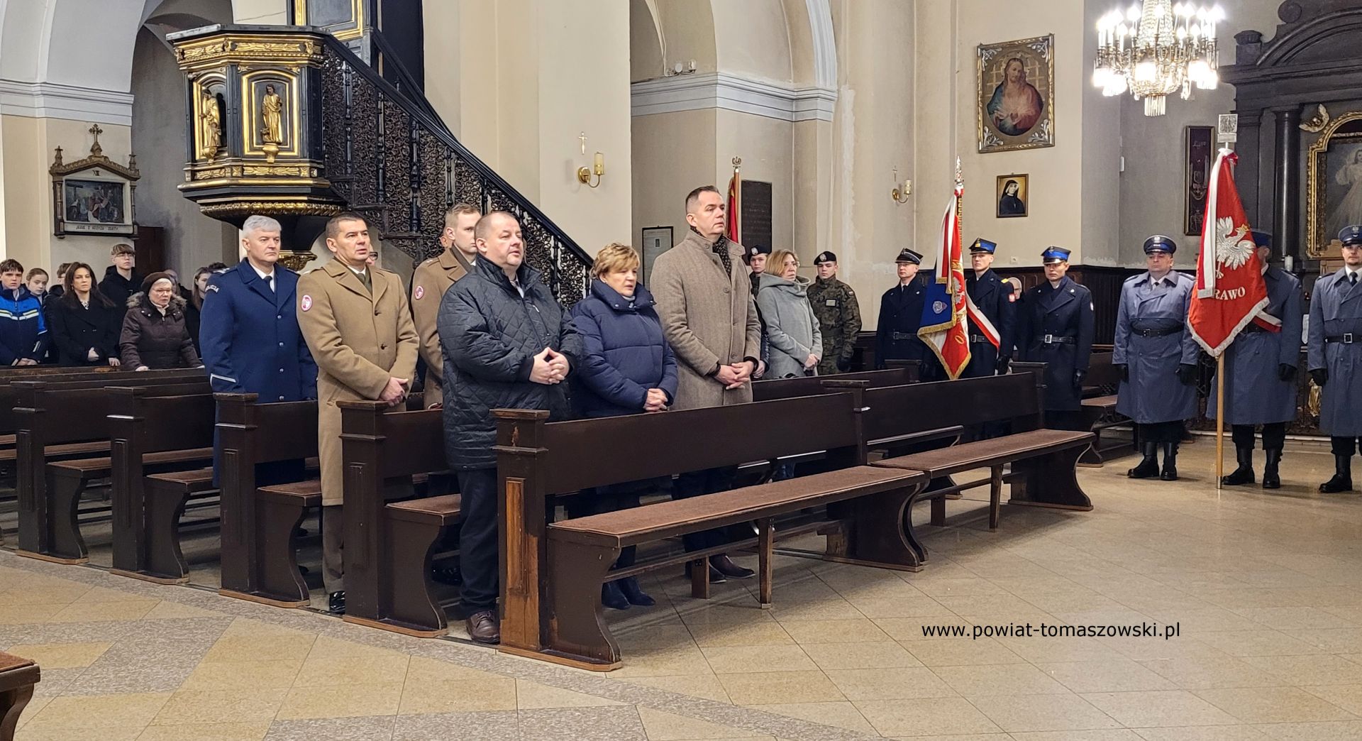 Na zdjęciu: uczestnicy uroczystości w&nbsp;105. rocznicę wybuchu powstania wielkopolskiego, kt&oacute;re odbyły się w&nbsp;środę, 27 grudnia 2023 roku, w&nbsp;Tomaszowie Mazowieckim,