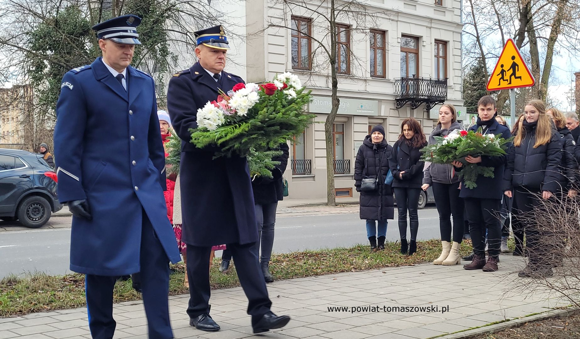 Na zdjęciu: uczestnicy uroczystości w&nbsp;105. rocznicę wybuchu powstania wielkopolskiego, kt&oacute;re odbyły się w&nbsp;środę, 27 grudnia 2023 roku, w&nbsp;Tomaszowie Mazowieckim,