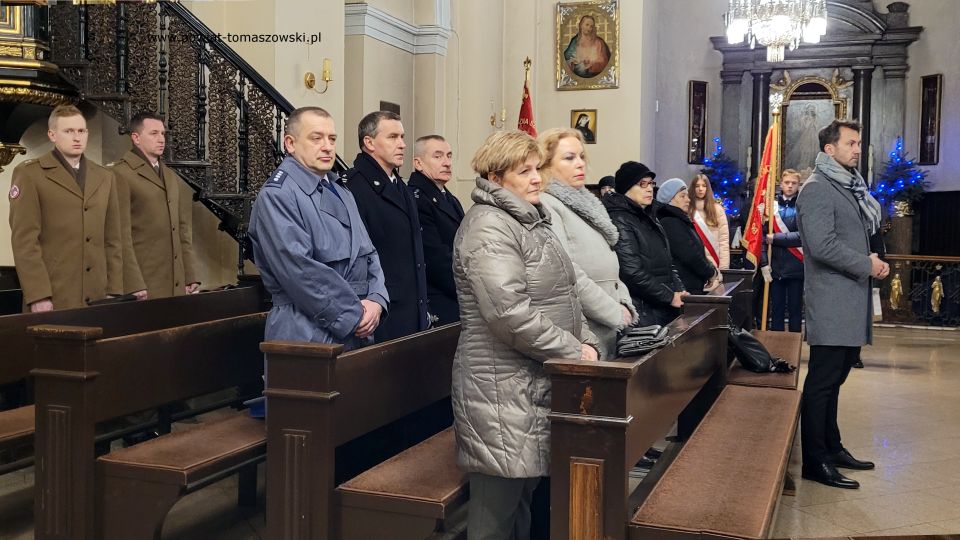 Na zdjęciu: uczestnicy obchodów 104. rocznicy wybuchu powstania wielkopolskiego, które odbyły się we wtorek, 27 grudnia 2022 roku, w Tomaszowie Mazowieckim, 
