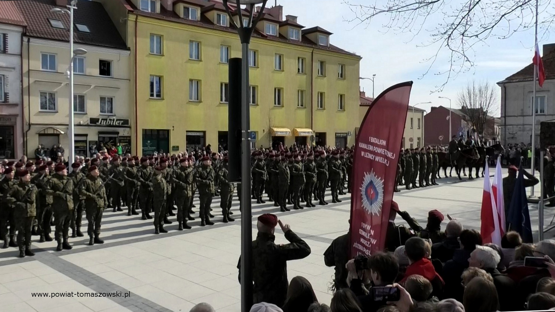 Na zdjęciu: uczestnicy przysięgi wojskowej żołnierzy ochotników Dobrowolnej Zasadniczej Służby Wojskowej, która odbyła się w sobotę, 18 marca 2023 roku, na placu Józefa Piłsudskiego w centrum Rawy Mazowieckiej
