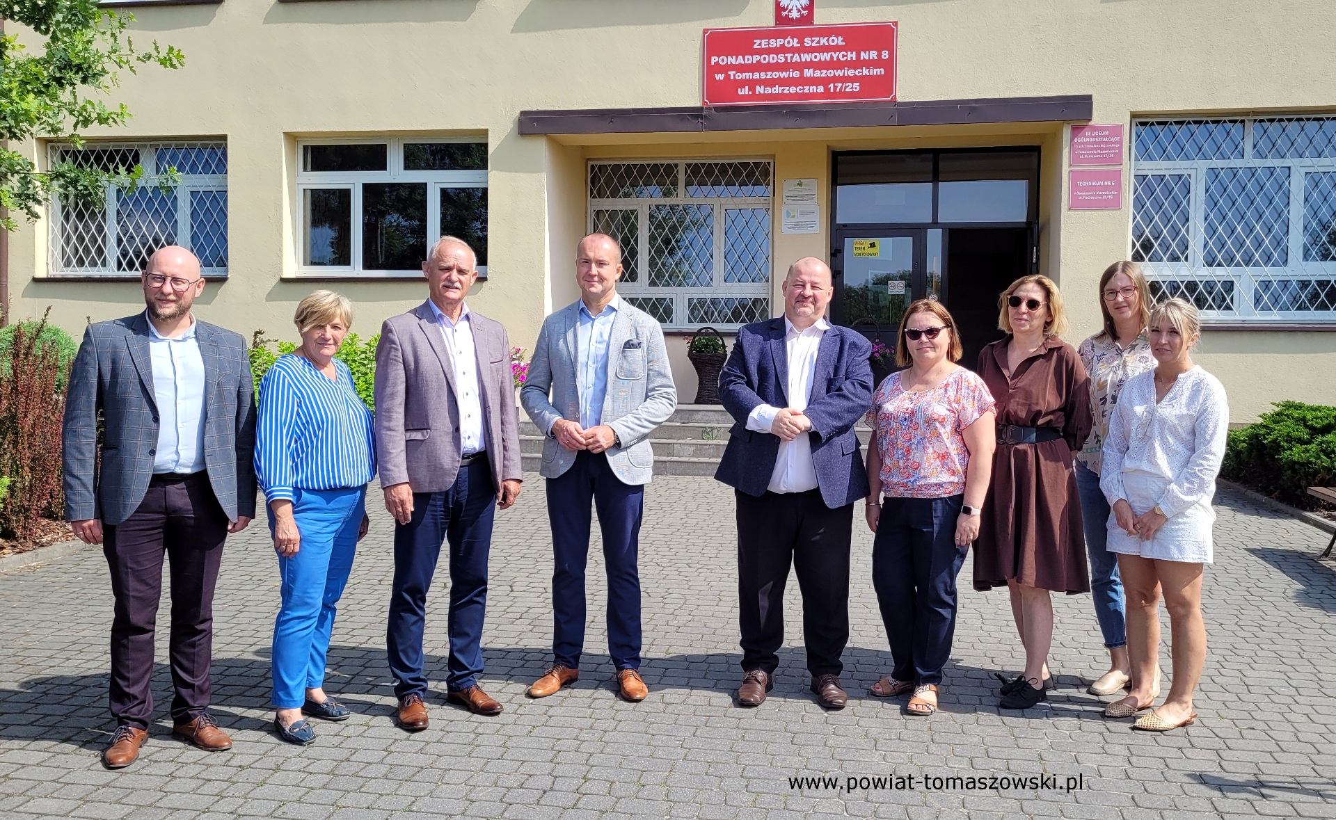 Na zdjęciu: uczestnicy przeglądu prac remontowych i inwestycyjnych w tomaszowskich szkołach ponadpodstawowych: ZSP 1 w Tomaszowie Mazowieckim, ZSP 8, I Liceum Ogólnokształcącego, który odbył się w piątek, 18 lipca 2025 roku. Na zdjęciu: uczestnicy przeglądu prac remontowych i inwestycyjnych w tomaszowskich szkołach ponadpodstawowych: ZSP 1 w Tomaszowie Mazowieckim, ZSP 8, I Liceum Ogólnokształcącego, który odbył się w piątek, 18 lipca 2025 roku.