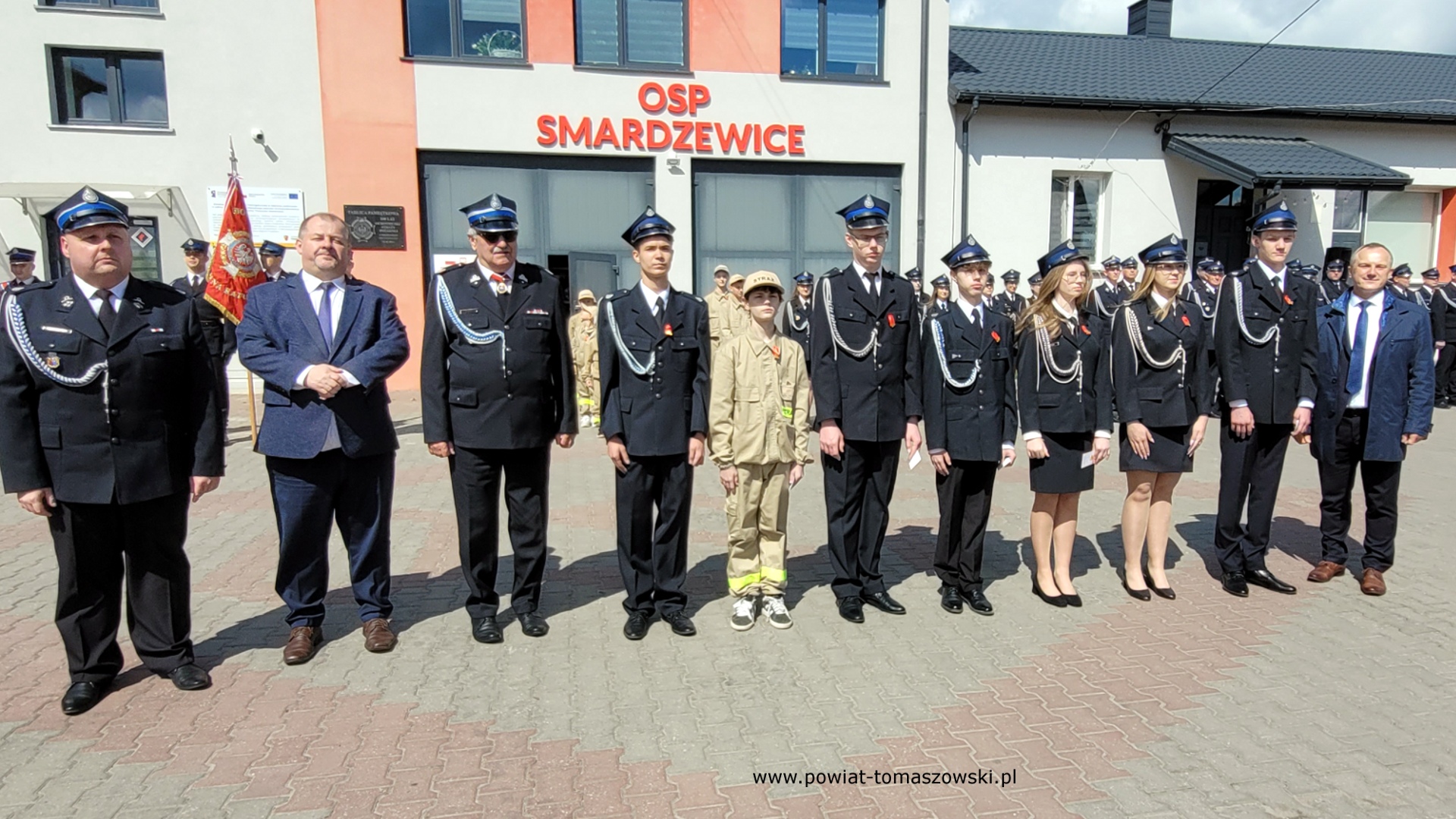 Na zdjęciu: uczestnicy uroczystych obchodów Międzynarodowego Dnia Strażaka, które odbyły się w niedzielę, 4 maja 2025 roku, w Smardzewicach. Na zdjęciu: uczestnicy uroczystych obchodów Międzynarodowego Dnia Strażaka, które odbyły się w niedzielę, 4 maja 2025 roku, w Smardzewicach.