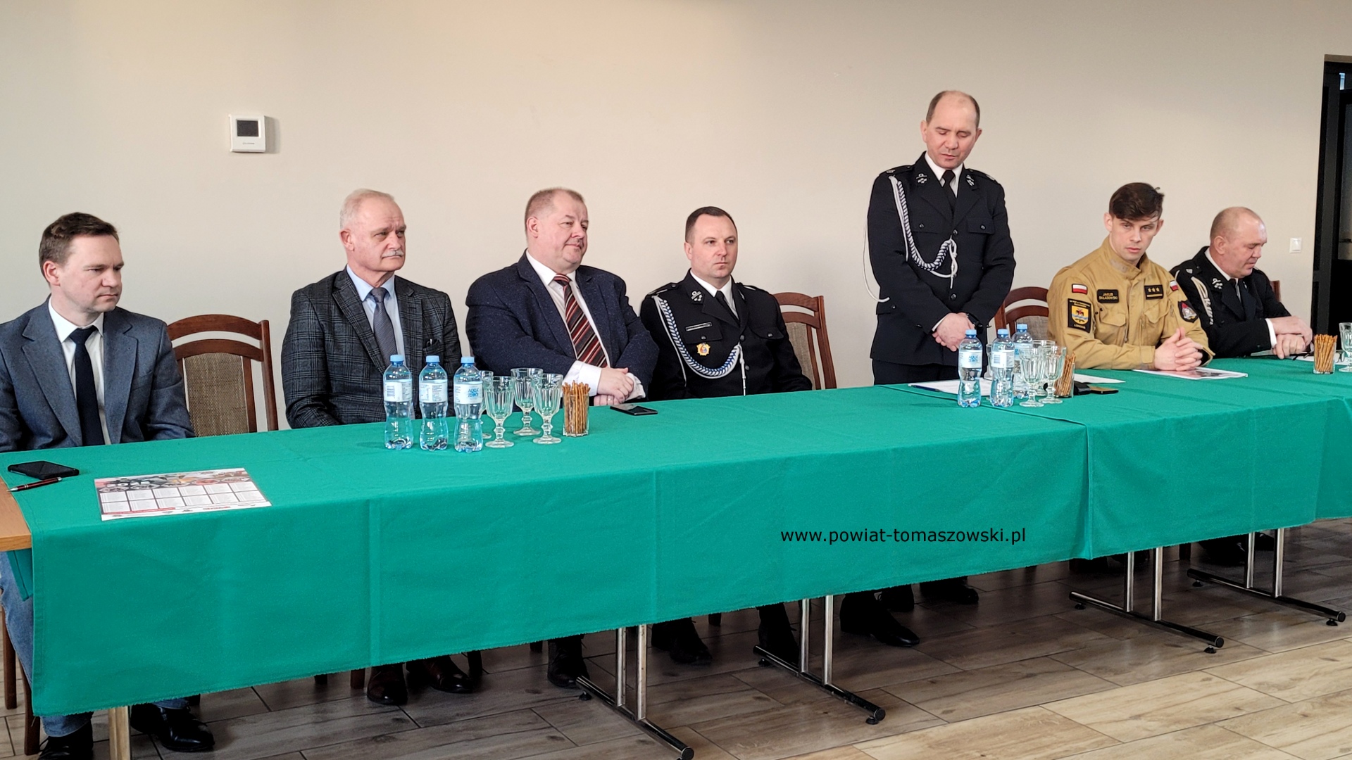 Na zdjęciu: uczestnicy Walnego zebrania sprawozdawczego OSP w&nbsp;Twardej, kt&oacute;re odbyło się w&nbsp;sobotę, 15 marca 2025 roku, w&nbsp;siedzibie Ochotniczej Straży Pożarnej w&nbsp;Twardej (gmina Tomasz&oacute;w Mazowiecki).