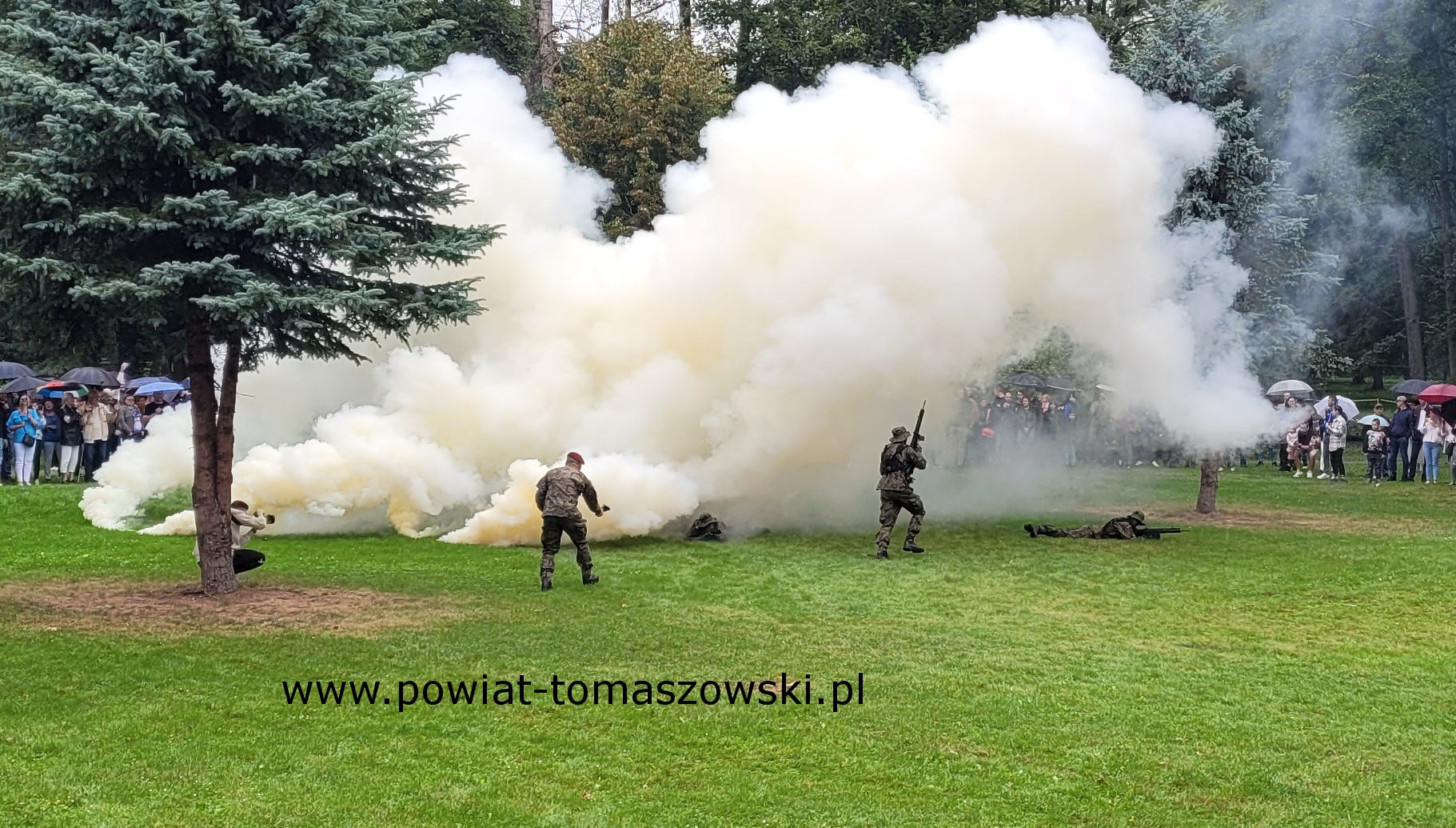 Na zdjęciu: uczestnicy uroczystej przysięgi żołnierzy 7 Batalionu Kawalerii Powietrznej, kt&oacute;ra odbyła się w&nbsp;sobotę, 23 września 2023 roku, w&nbsp;parku w&nbsp;Ujeździe