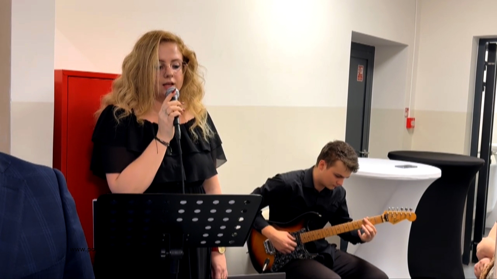 Na zdjęciu: uczestnicy uroczystego spotkania wigilijnego w&nbsp;Tomaszowskim Centrum Zdrowia, kt&oacute;re odbyło się w&nbsp;poniedziałek,  22 grudnia 2025 roku.