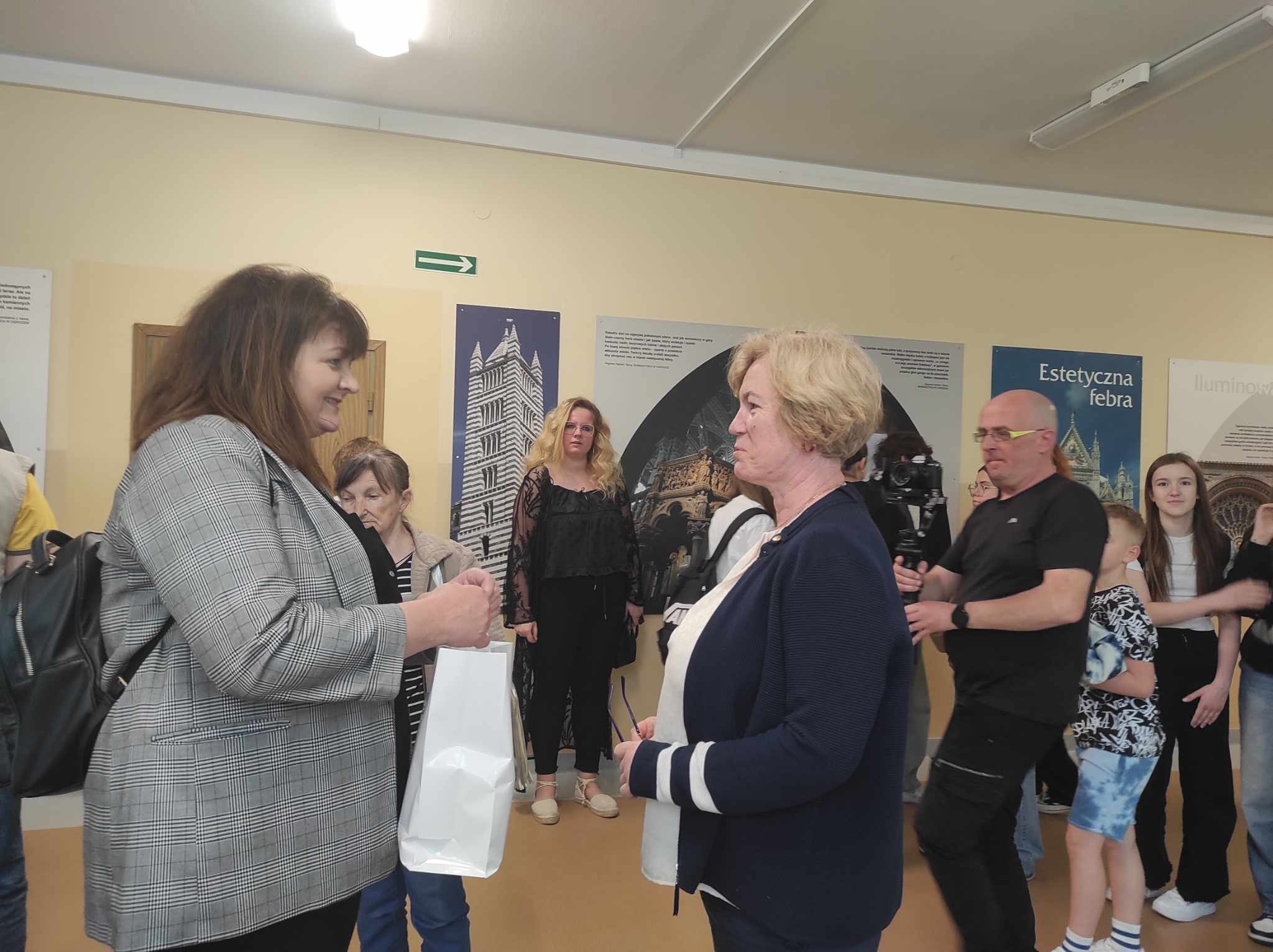 Na zdjęciu: uczestnicy wycieczki do Warszawy podopiecznych sekcji muzycznej, filmowej i regionalno-turystycznej, działających w Powiatowym Centrum Animacji Społecznej w  Tomaszowie Mazowieckim