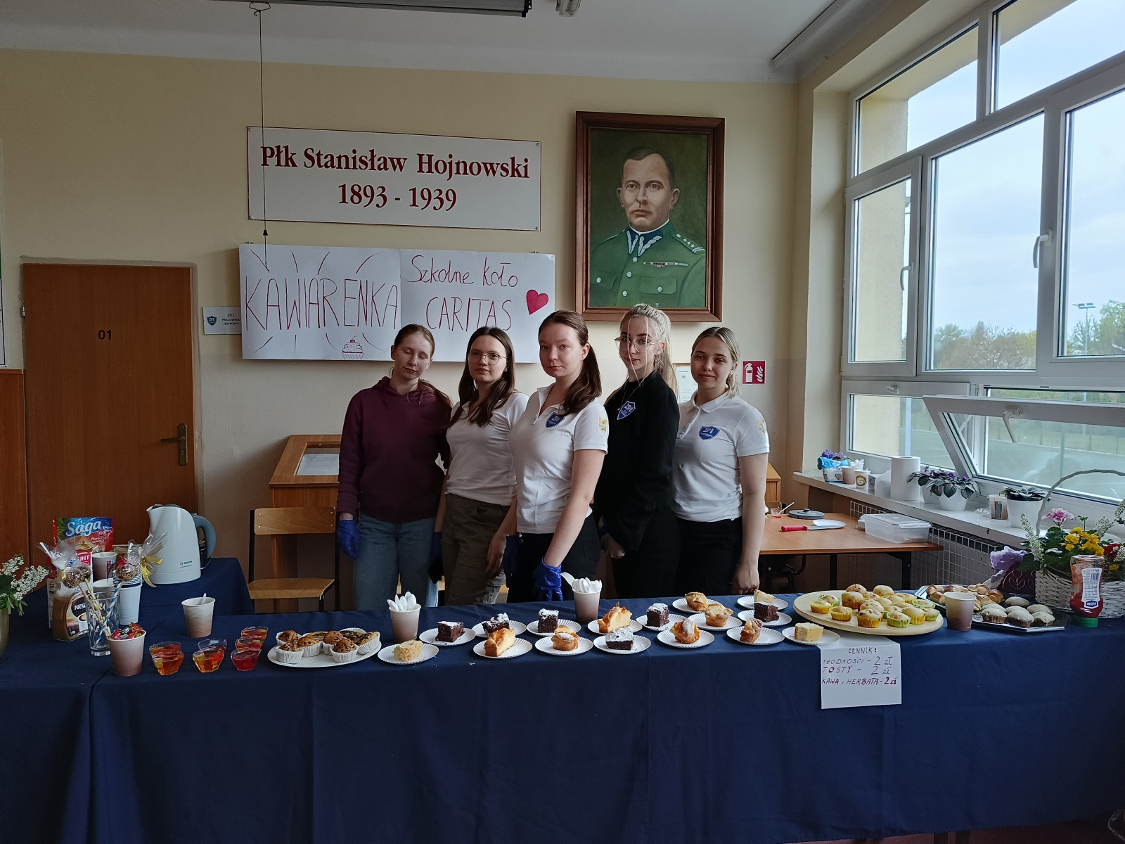 Na zdjęciu: uczestnicy Dnia Otwartego, kt&oacute;ry odbył się w&nbsp;sobotę, 20 kwietnia 2024 roku, w&nbsp;Zespole Szk&oacute;ł Ponadpodstawowych nr 8 w&nbsp;Tomaszowie Mazowieckim, 