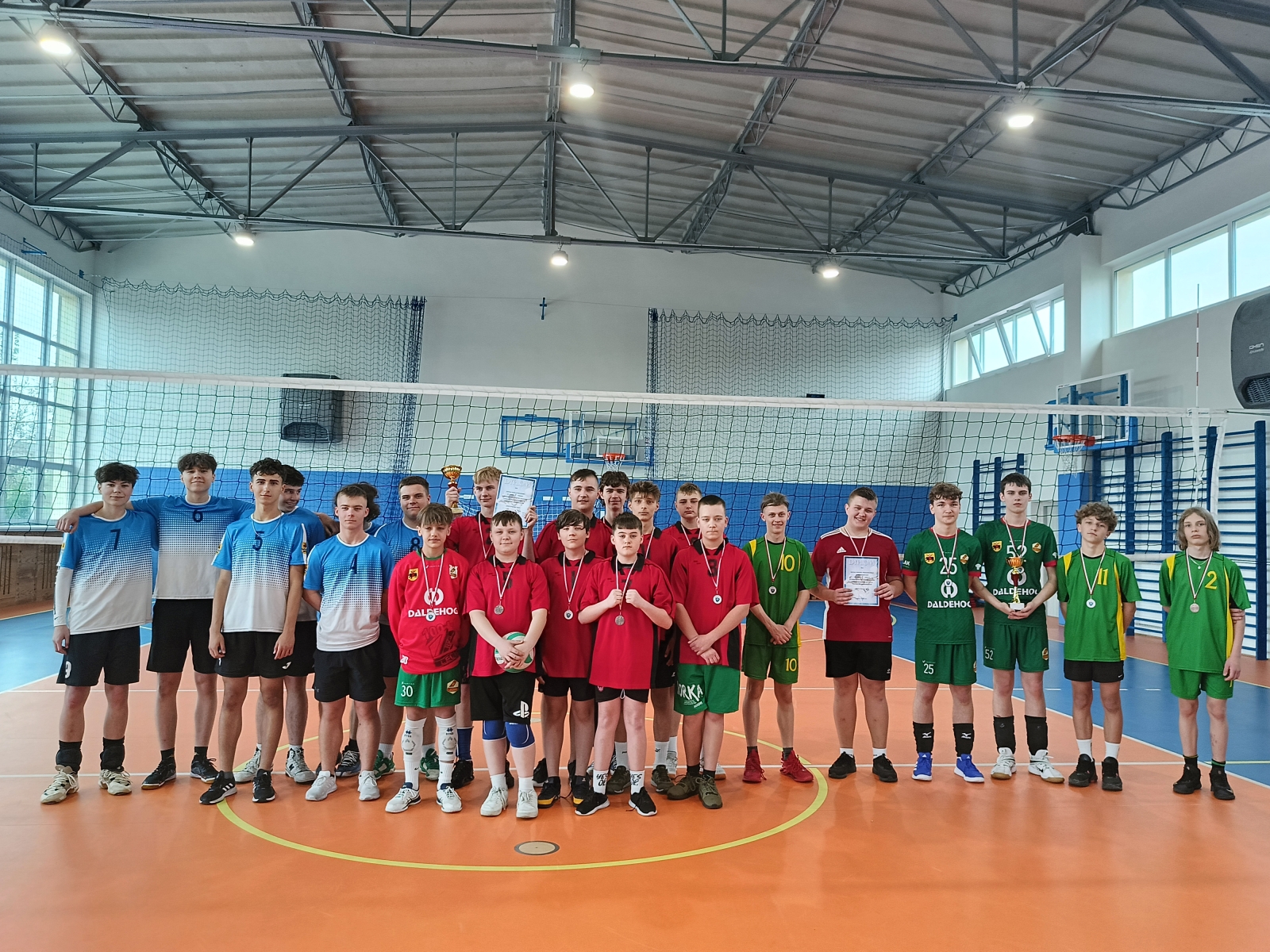 Na zdjęciu: uczestnicy Dnia Otwartego, kt&oacute;ry odbył się w&nbsp;sobotę, 20 kwietnia 2024 roku, w&nbsp;Zespole Szk&oacute;ł Ponadpodstawowych nr 8 w&nbsp;Tomaszowie Mazowieckim, 