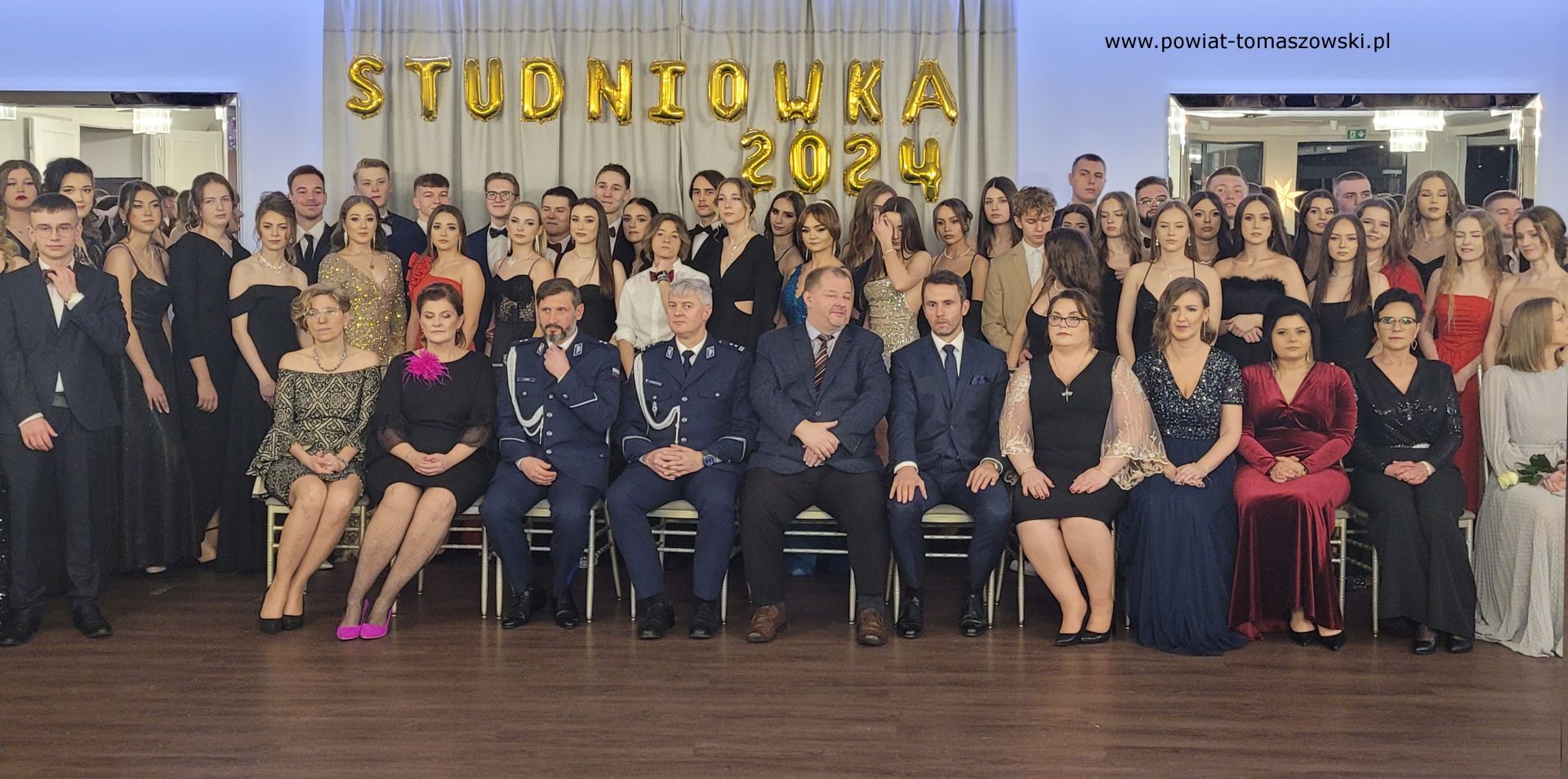 Na zdjęciu: uczestnicy Studni&oacute;wki 2024 uczni&oacute;w Zespołu Szk&oacute;ł Ponadpodstawowych nr 8 w&nbsp;Tomaszowie Mazowieckim, kt&oacute;ra odbyła się w&nbsp;sobotę, 13 stycznia 2024 roku, w&nbsp;w Arboretum w&nbsp;Studziankach, 